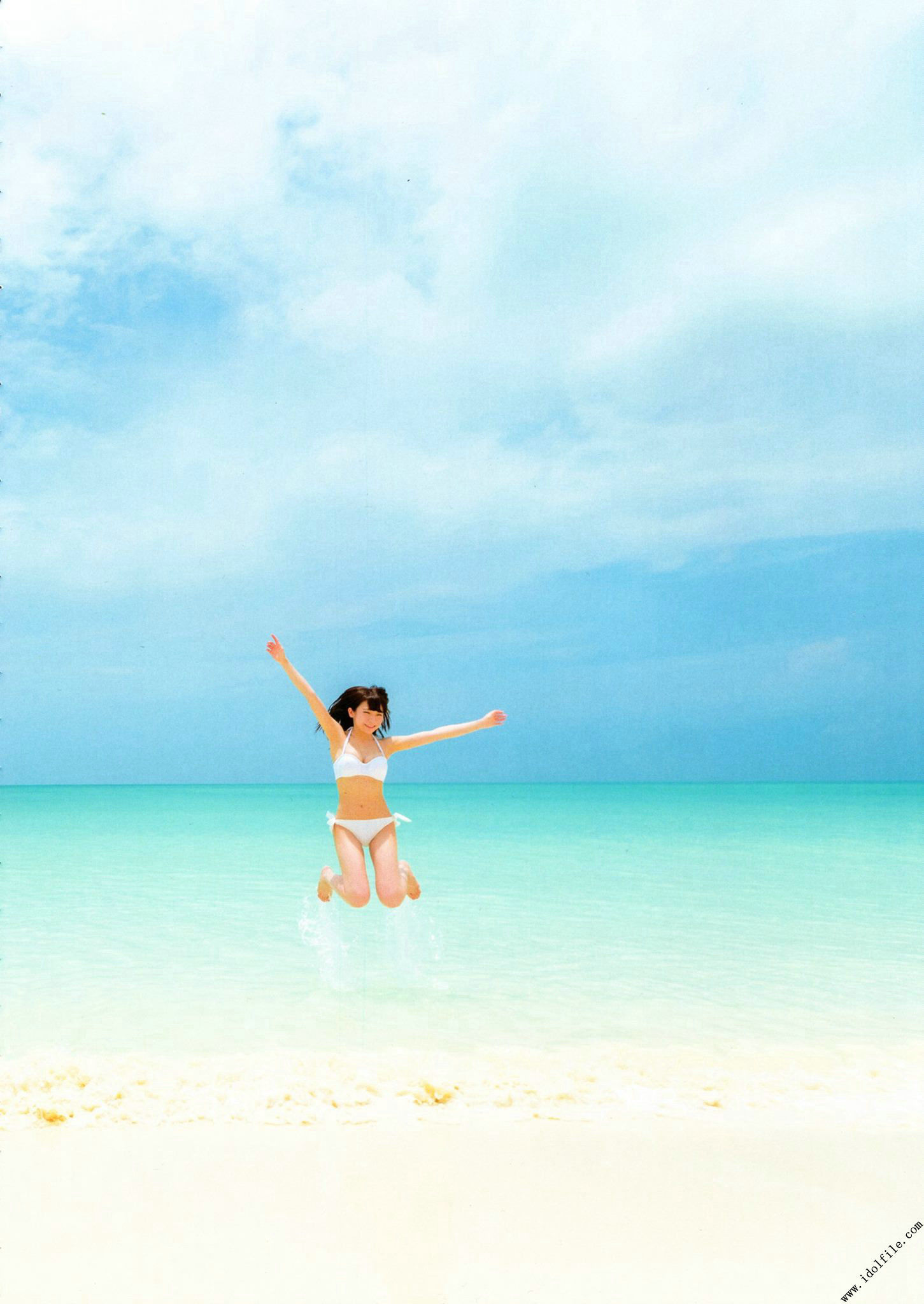 秋元真夏 1st《真夏の気圧配置》 [PhotoBook]