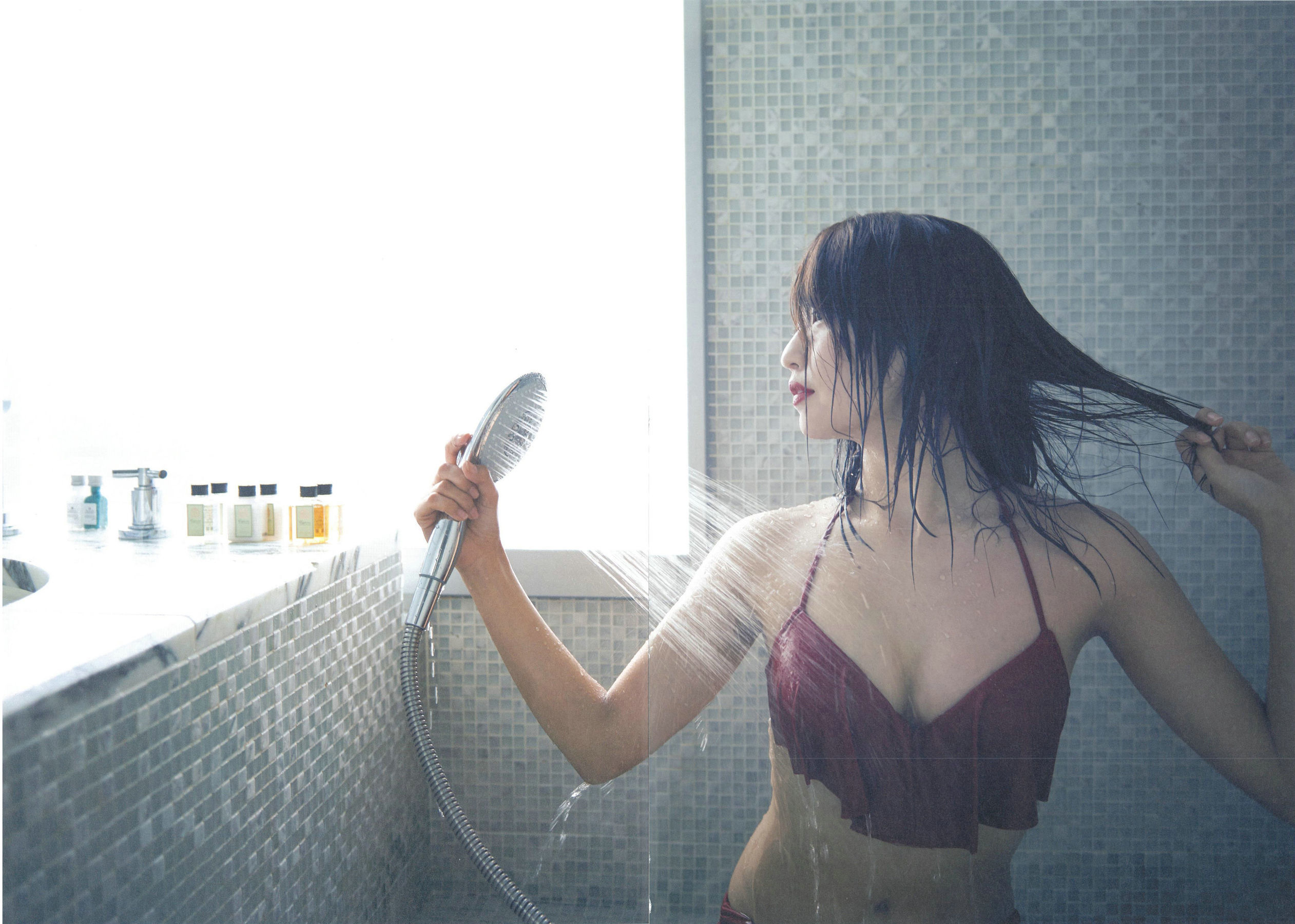 惣田紗莉渚 1st《うらばなし》 [PhotoBook]