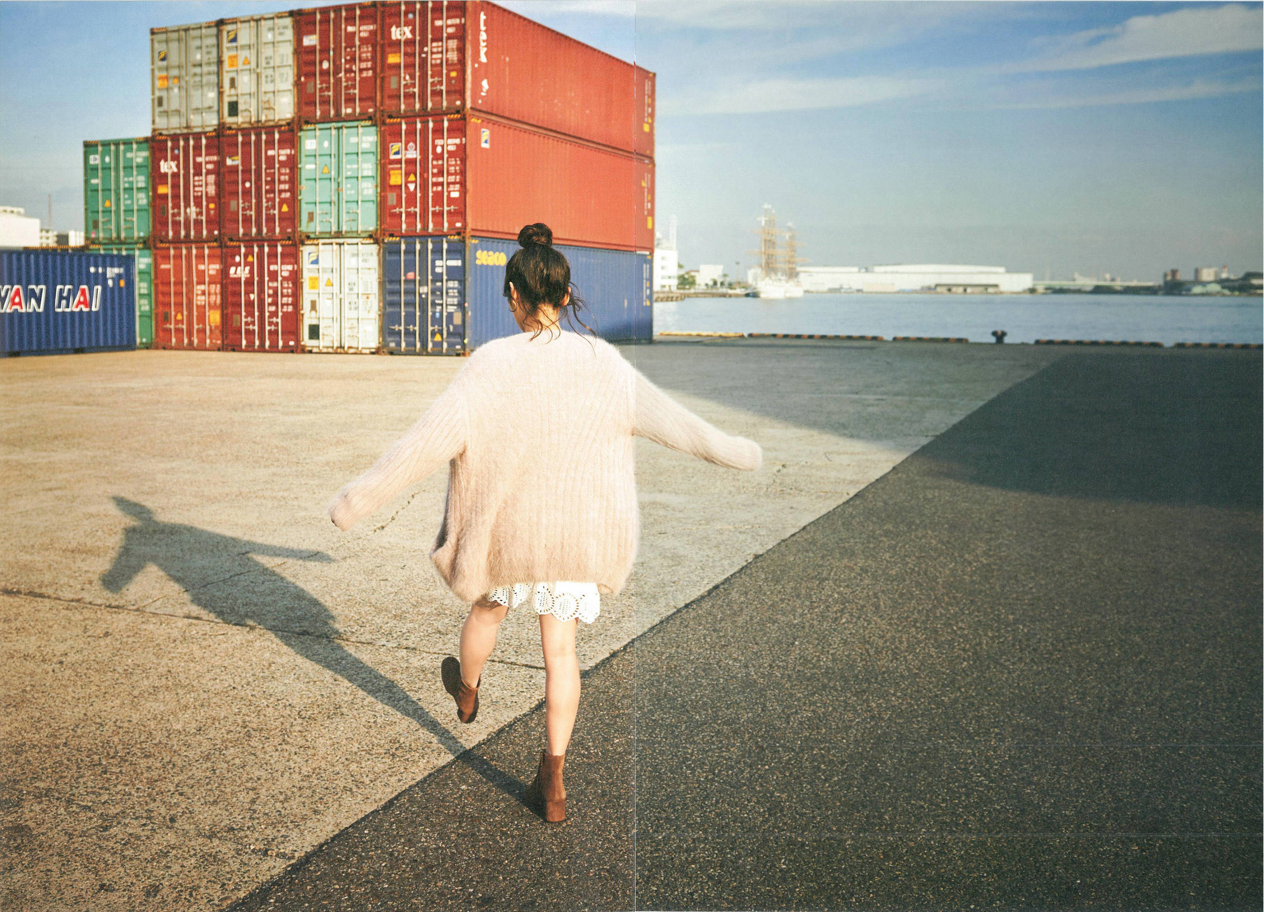 惣田紗莉渚 1st《うらばなし》 [PhotoBook]