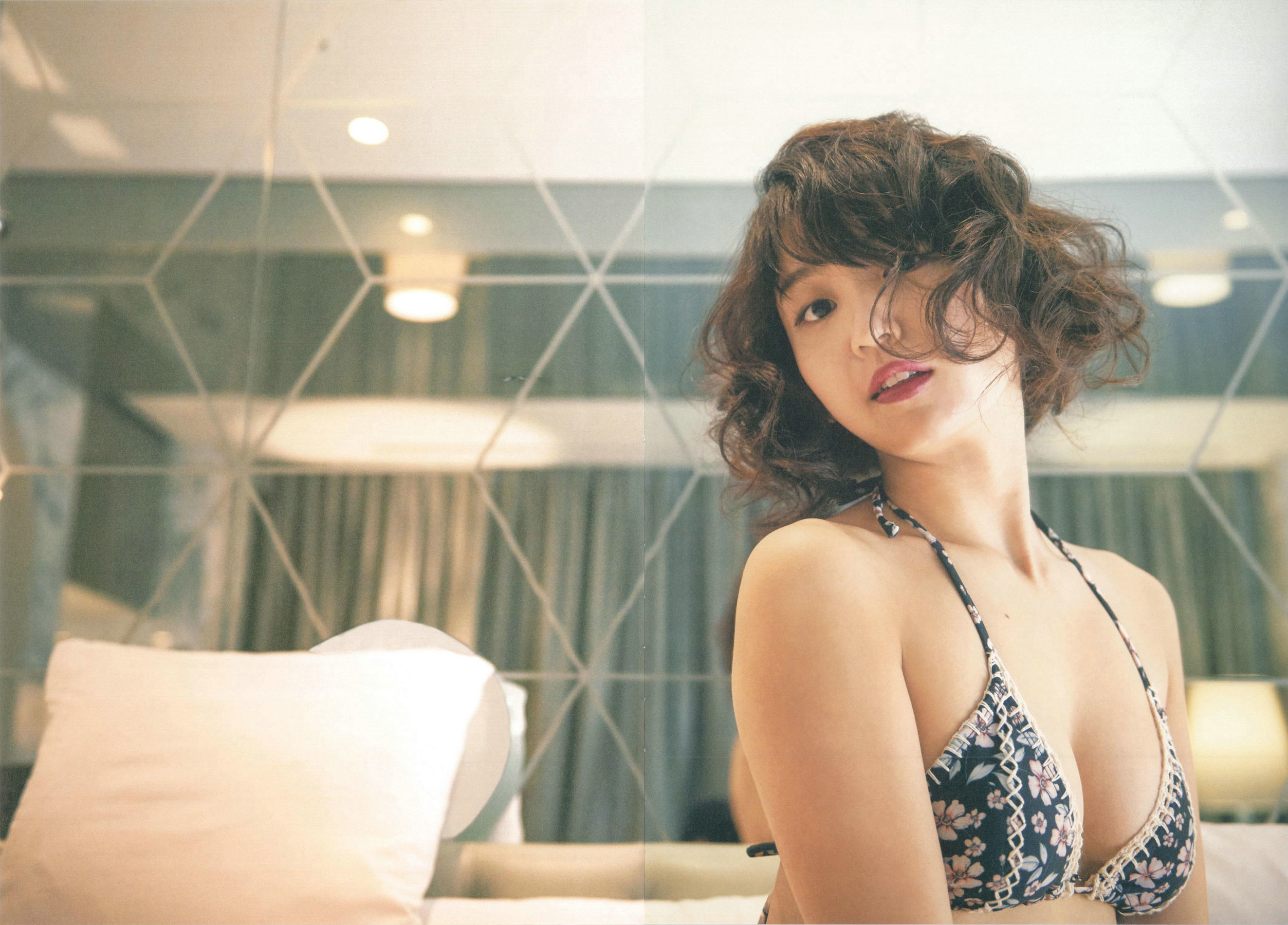 惣田紗莉渚 1st《うらばなし》 [PhotoBook]
