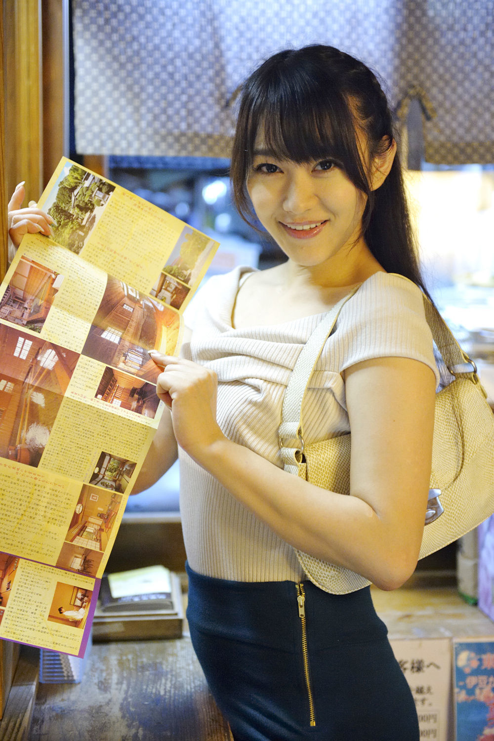西野翔《秘宝館 ギリ見せ☆》 [PhotoBook]