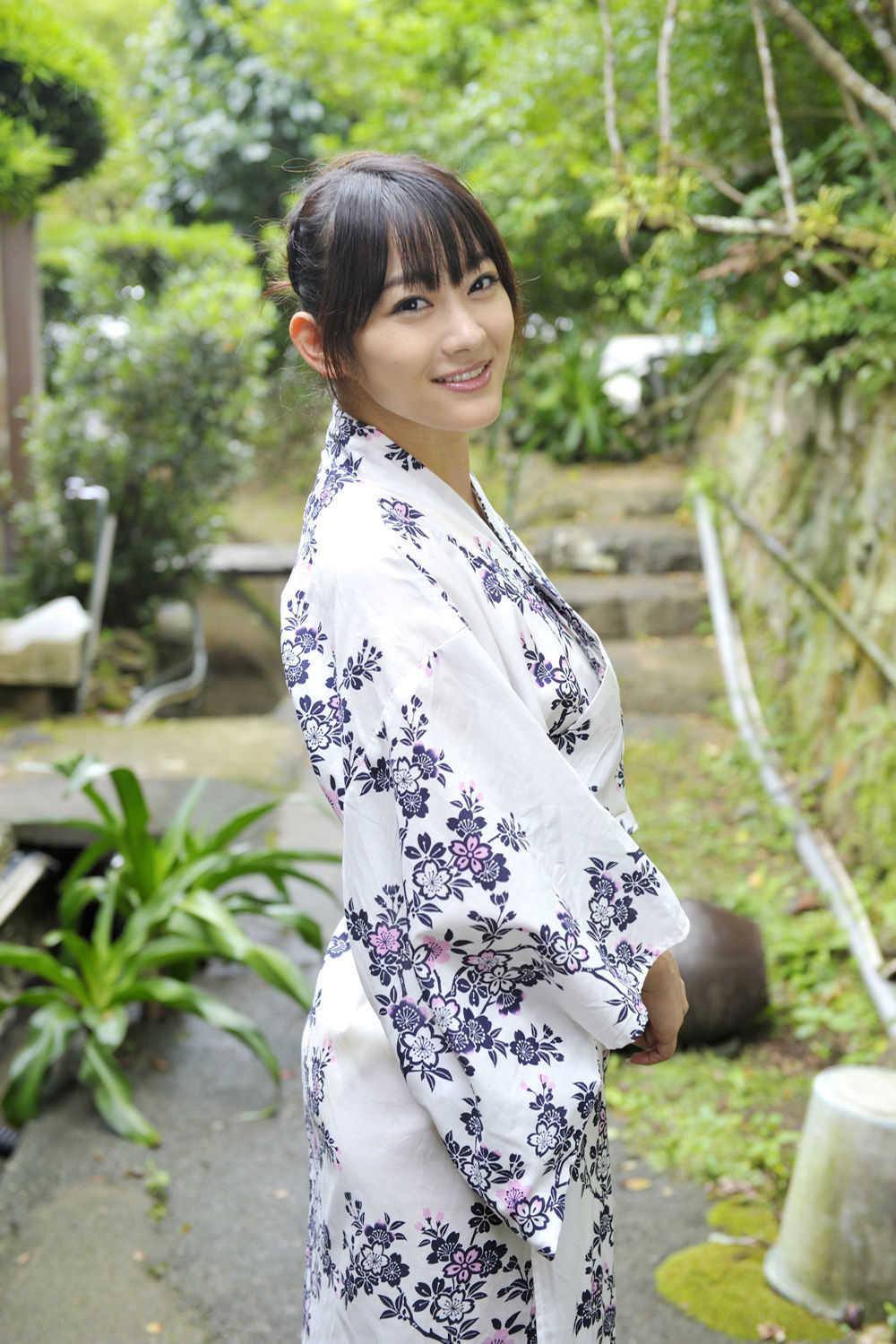 西野翔《秘宝館 ギリ見せ☆》 [PhotoBook]