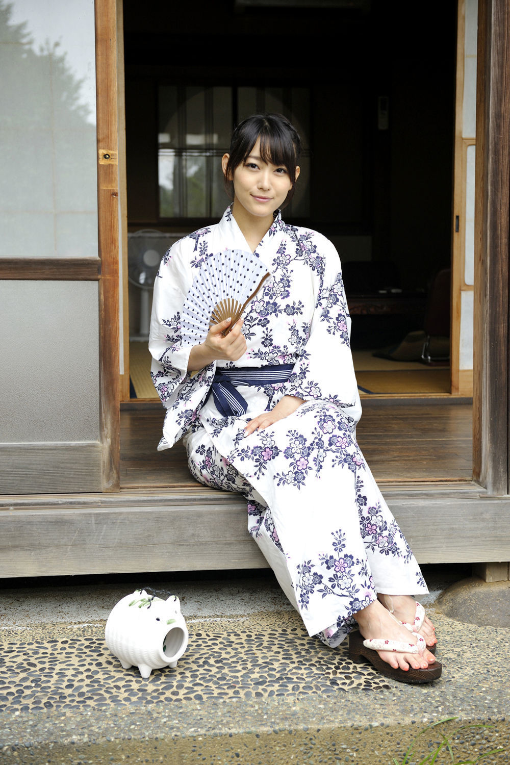 西野翔《秘宝館 ギリ見せ☆》 [PhotoBook]