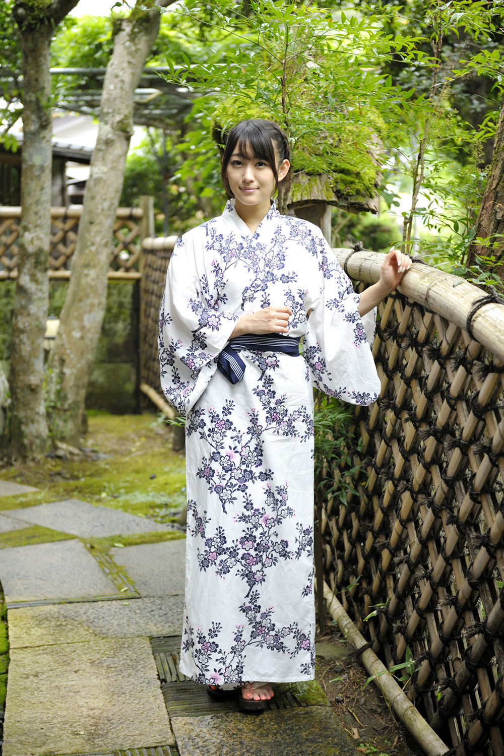 西野翔《秘宝館 ギリ見せ☆》 [PhotoBook]