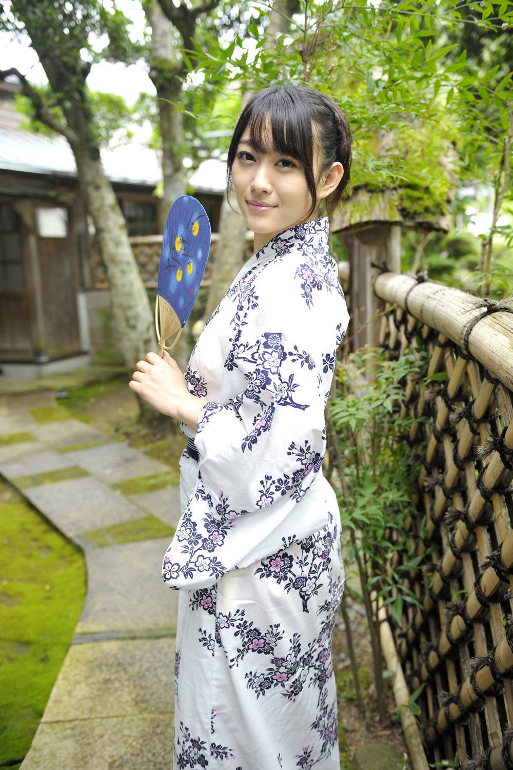西野翔《秘宝館 ギリ見せ☆》 [PhotoBook]