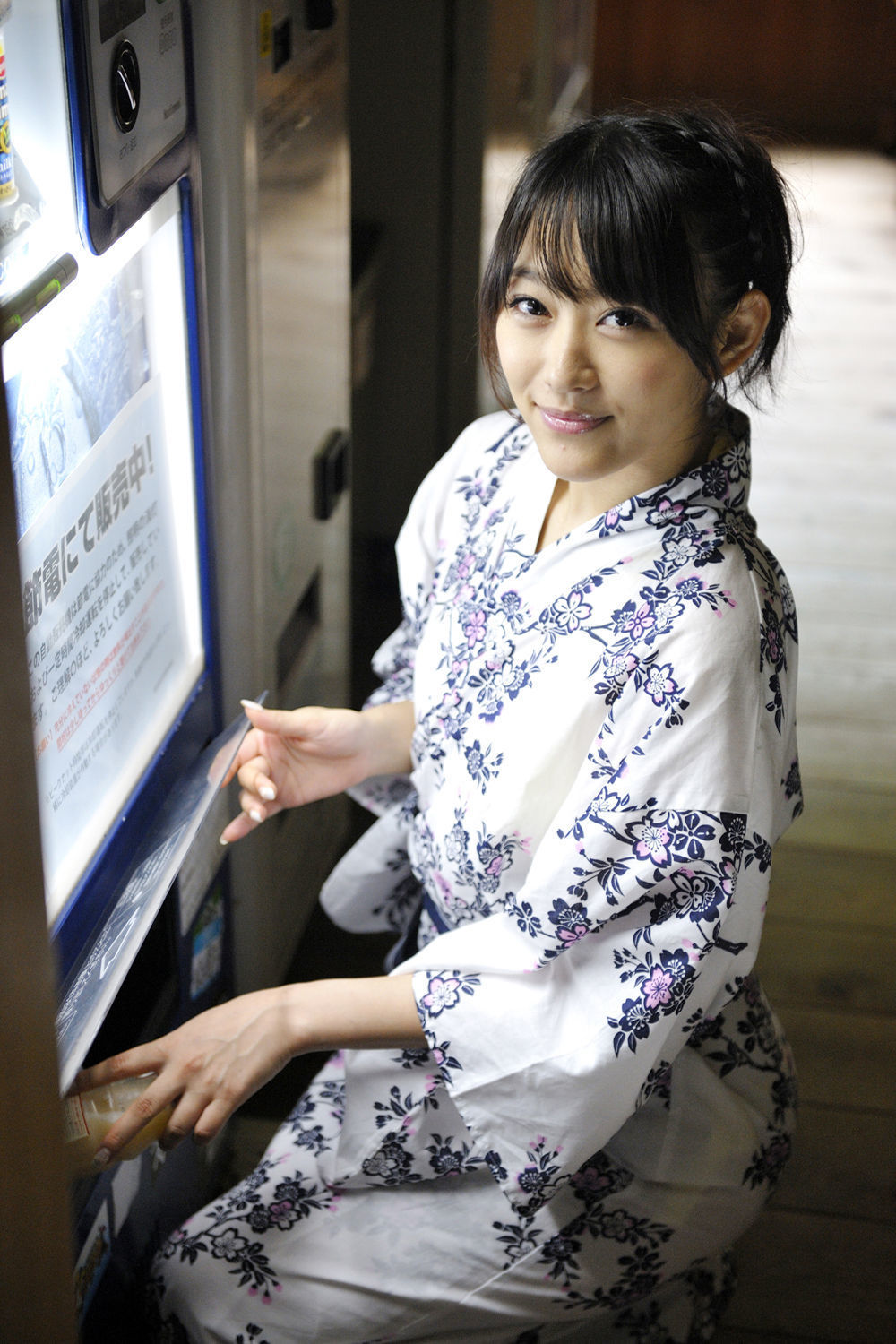 西野翔《秘宝館 ギリ見せ☆》 [PhotoBook]