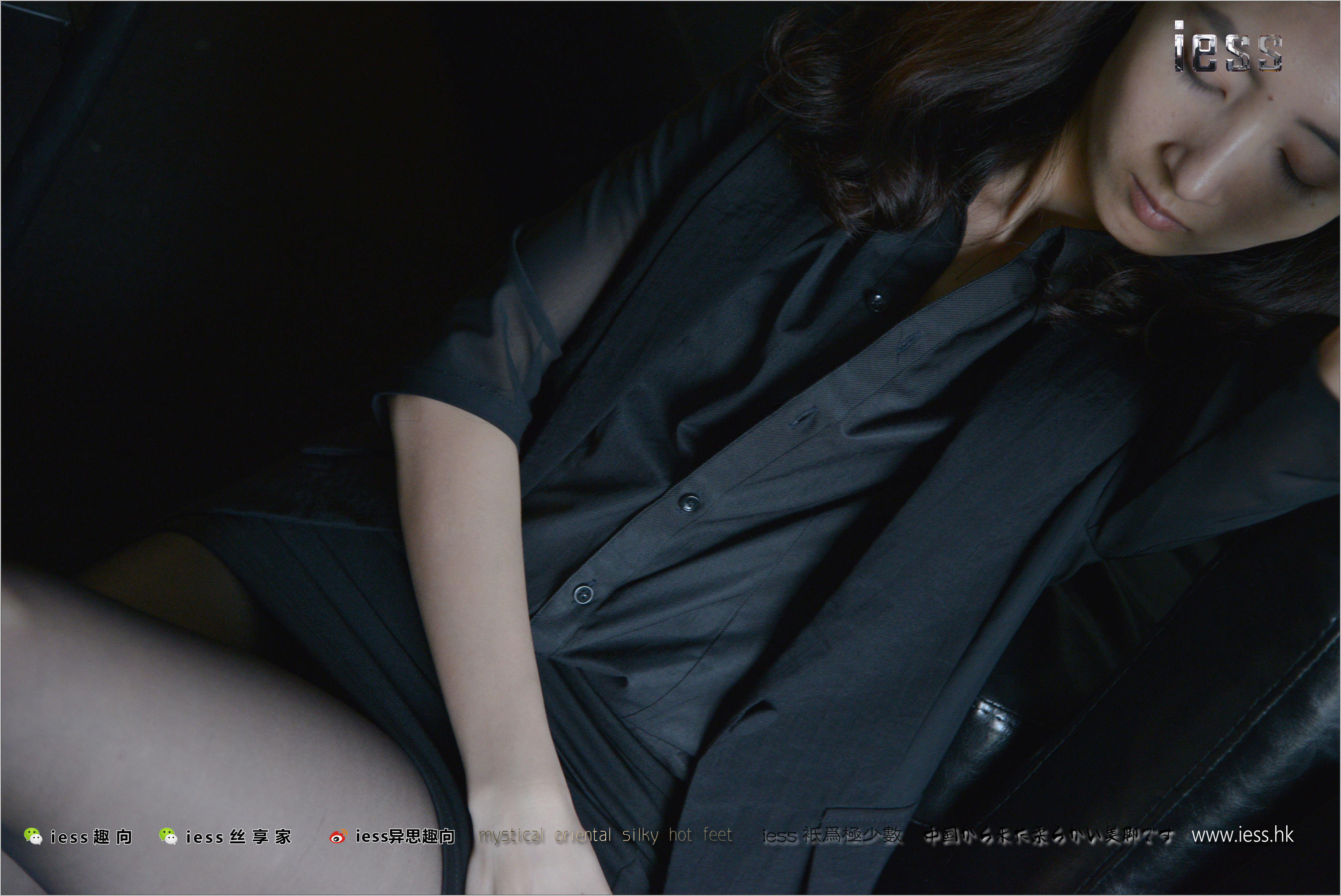 小莫《小莫的暗调黑丝④》 [异思趣向IESS] 丝足便当193