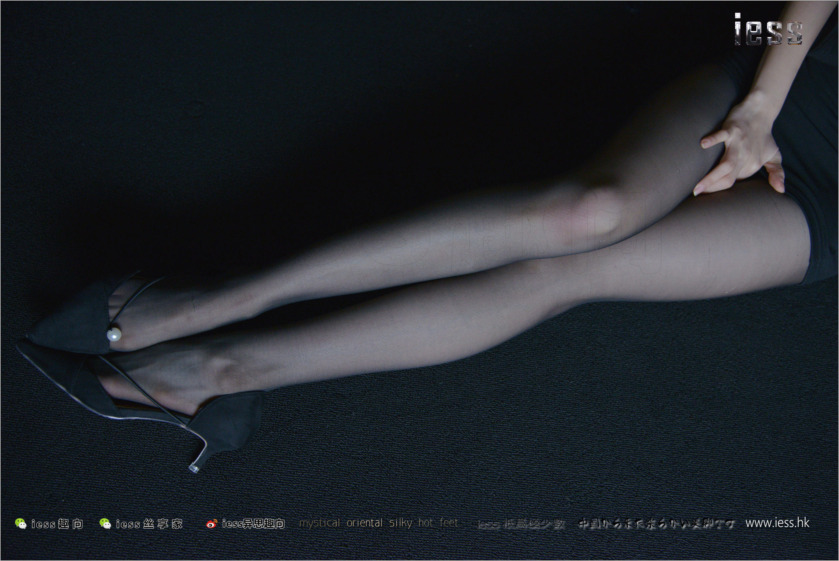 小莫《小莫的暗调黑丝④》 [异思趣向IESS] 丝足便当193