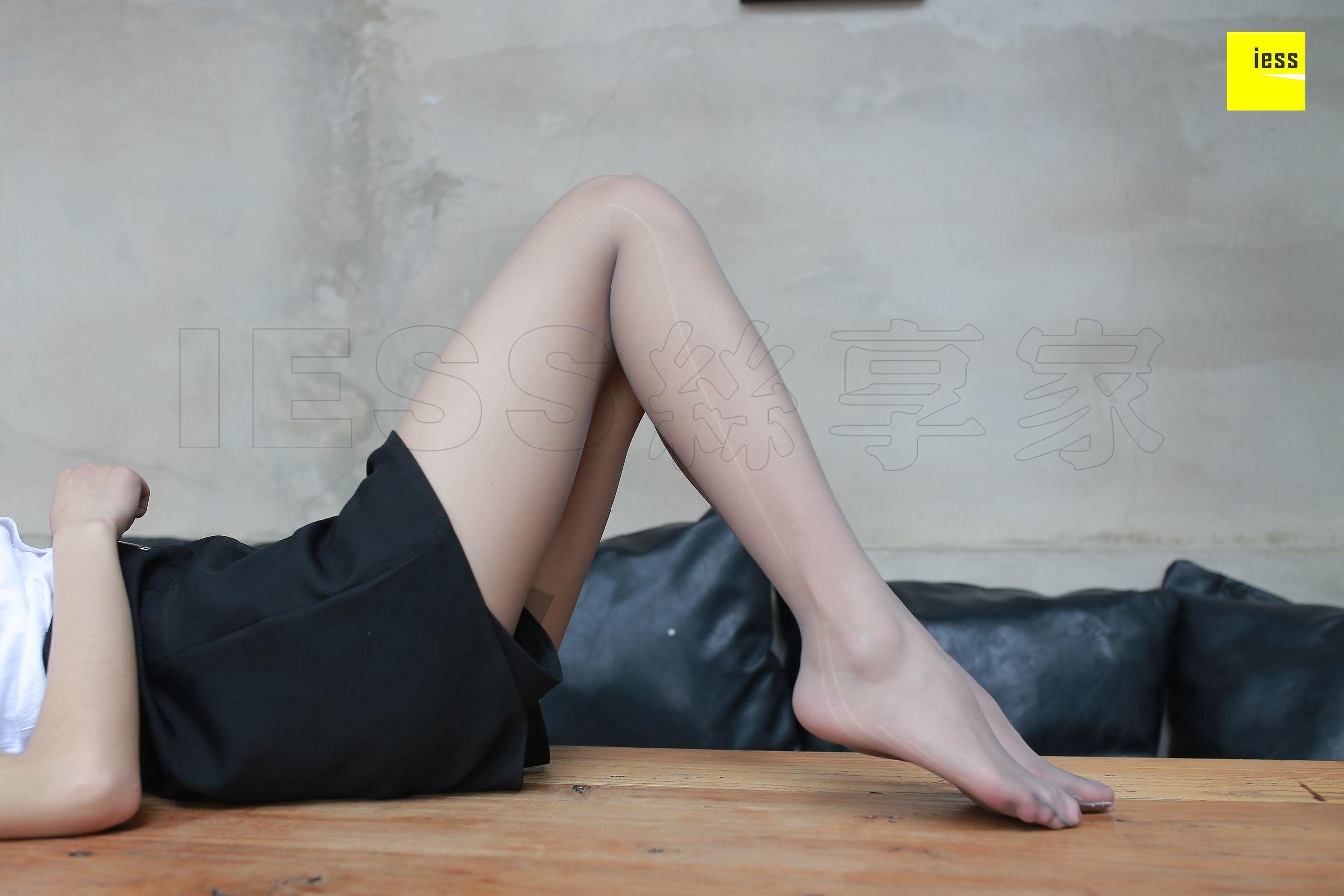 晶晶《衬衣美女秀灰丝》[异思趣向IESS] 丝享家172