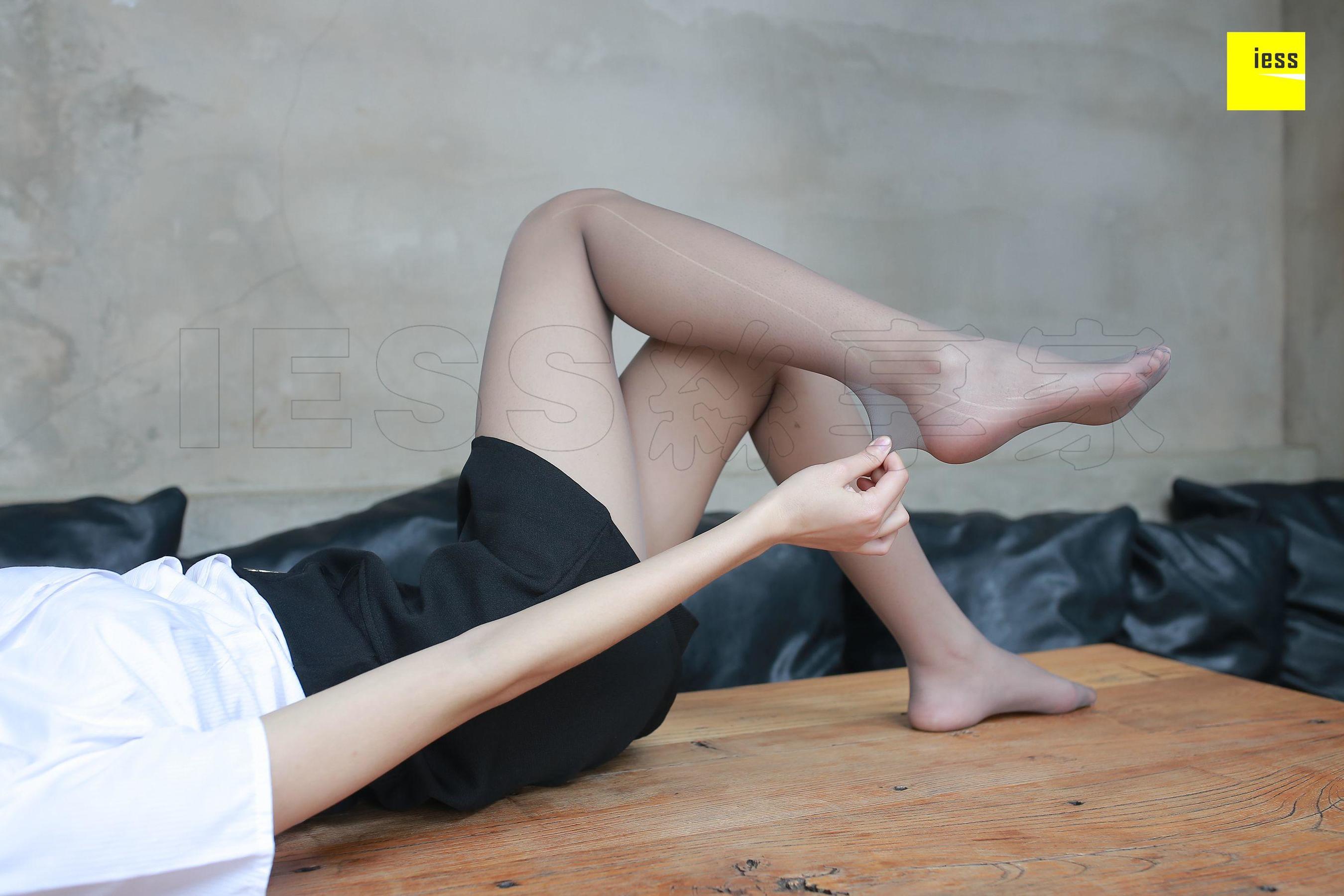 晶晶《衬衣美女秀灰丝》[异思趣向IESS] 丝享家172