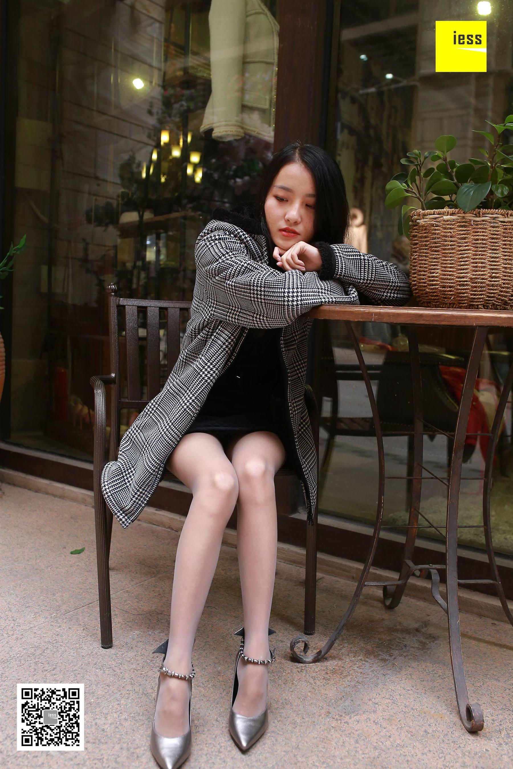 婉萍《婉萍街拍灰丝》 [异思趣向IESS] 丝享家182