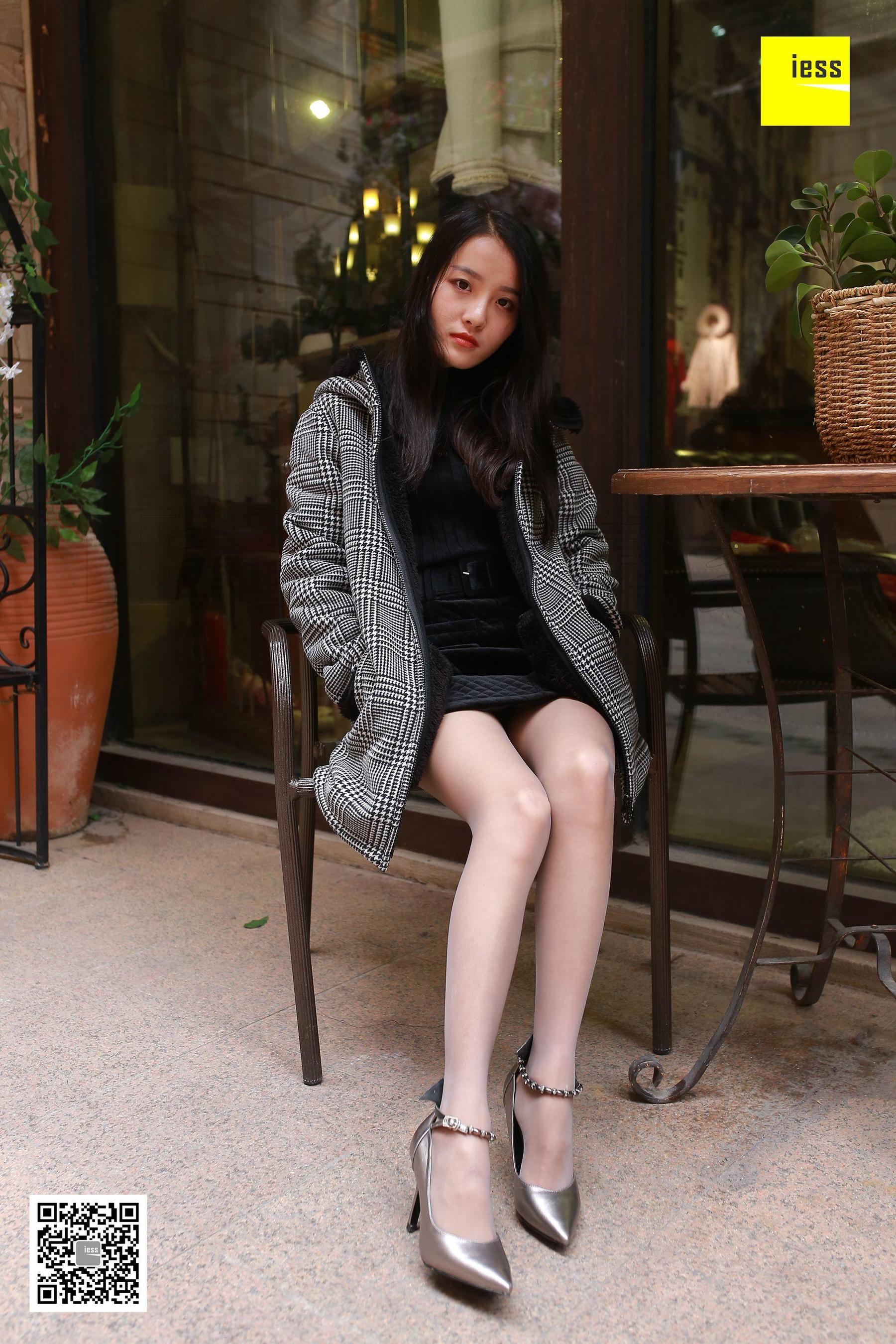婉萍《婉萍街拍灰丝》 [异思趣向IESS] 丝享家182
