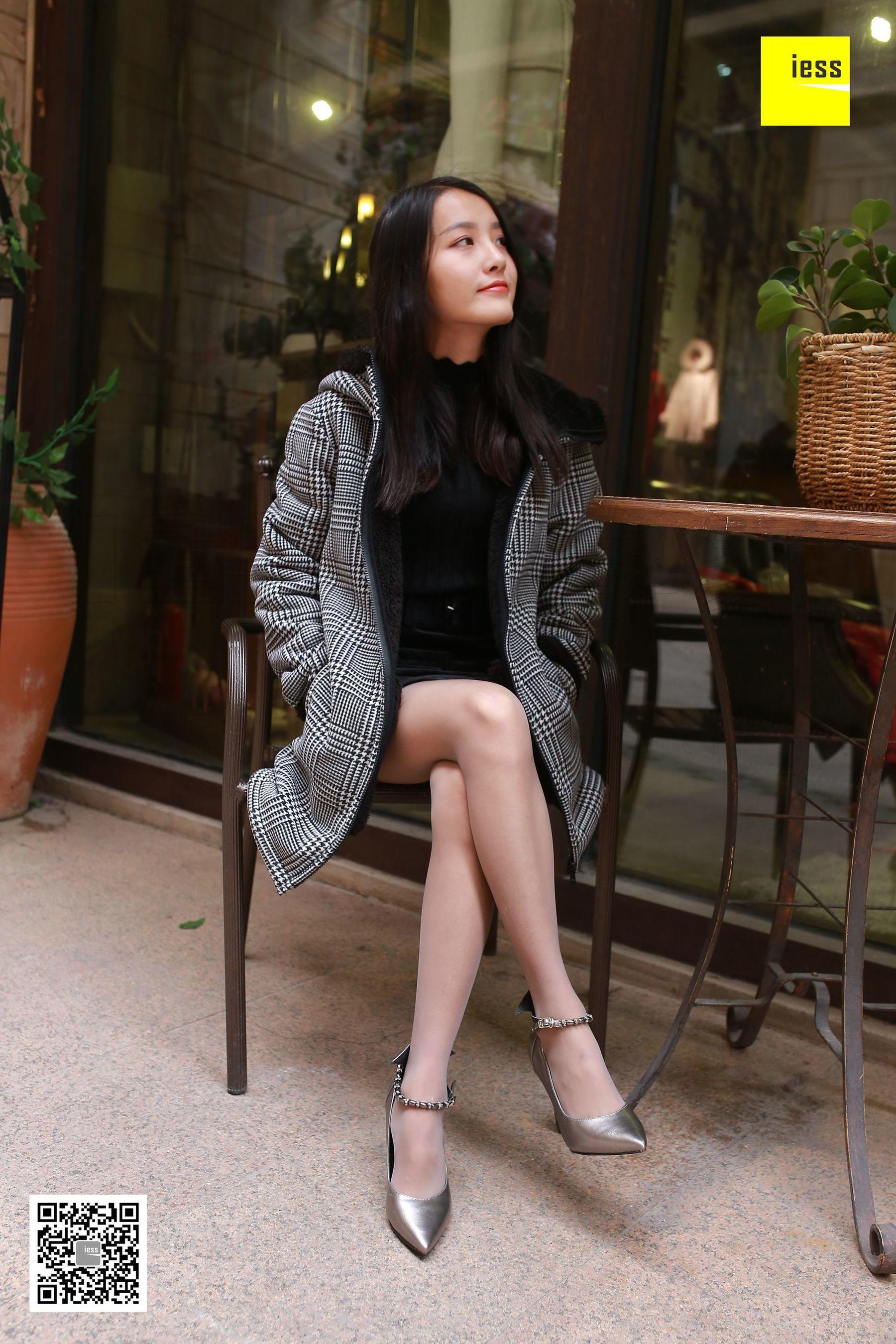 婉萍《婉萍街拍灰丝》 [异思趣向IESS] 丝享家182