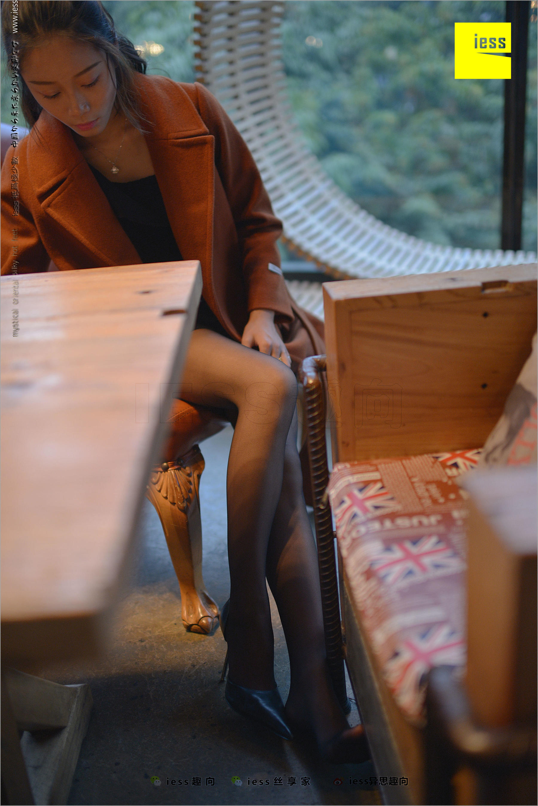 小黑妹静静《小黑妞的黑丝美腿》 [异思趣向IESS] 丝足便当209