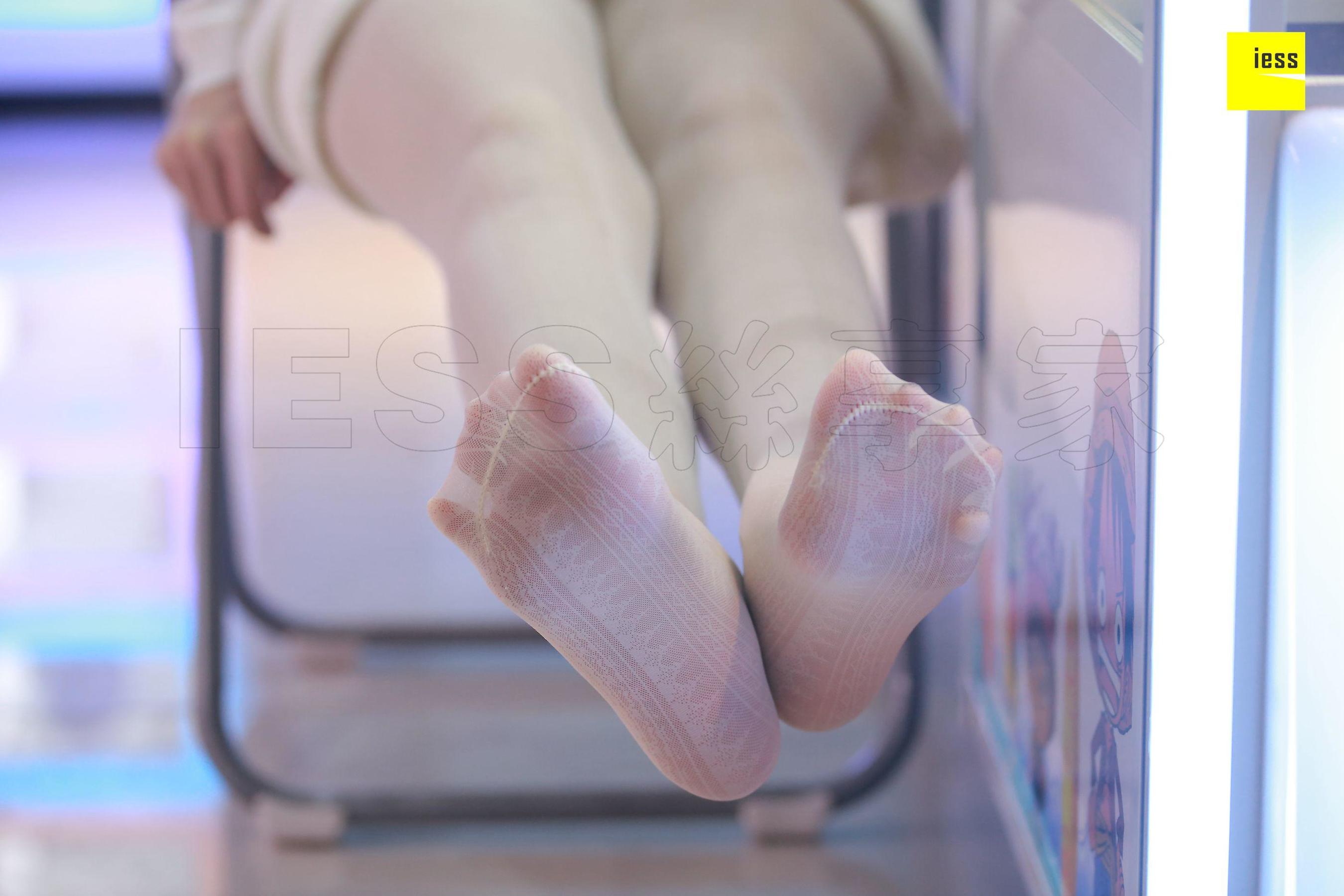 紫紫《练歌房白丝美女》 [异思趣向IESS] 丝享家203