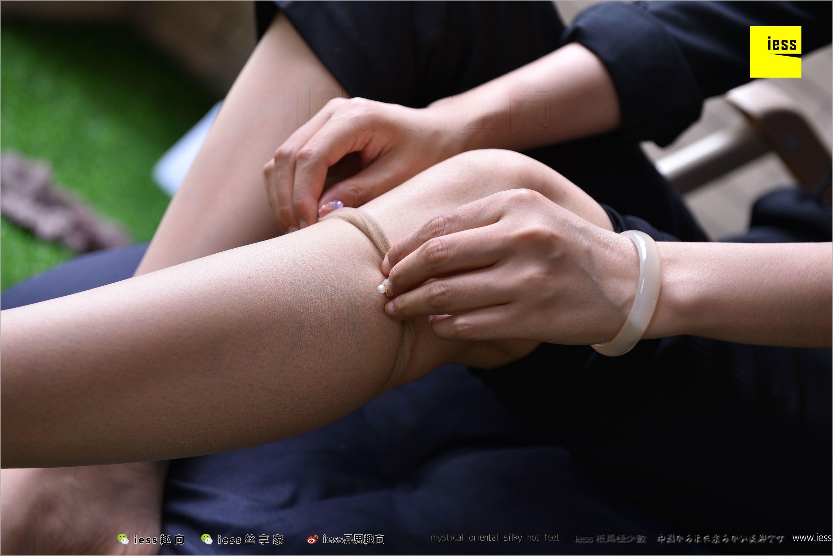 华华《中筒丝袜-冷门之美》[异思趣向IESS] 丝足便当214