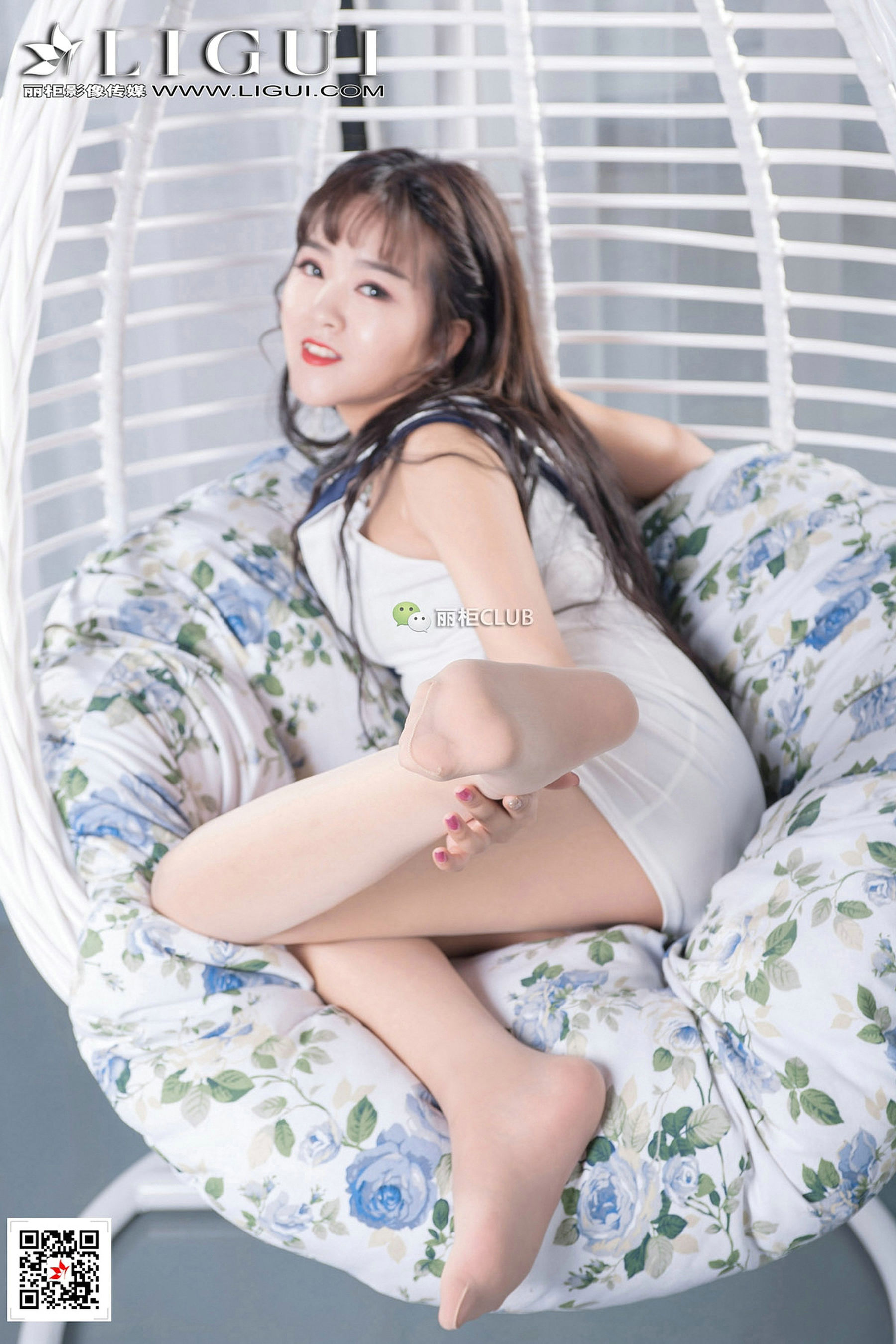 Model 刘悦《摇篮椅丝足美腿》 [丽柜Ligui]