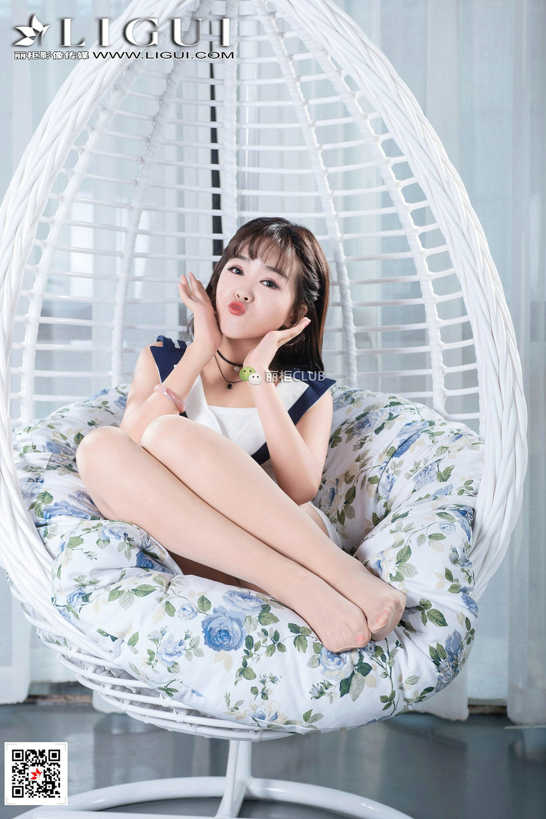 Model 刘悦《摇篮椅丝足美腿》 [丽柜Ligui]
