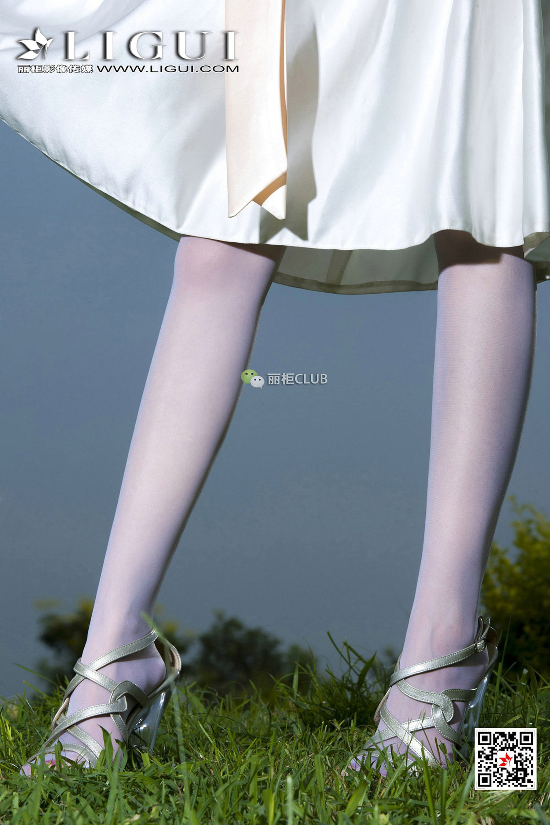 Model 雪儿《白丝+抹胸礼服》 [丽柜Ligui]