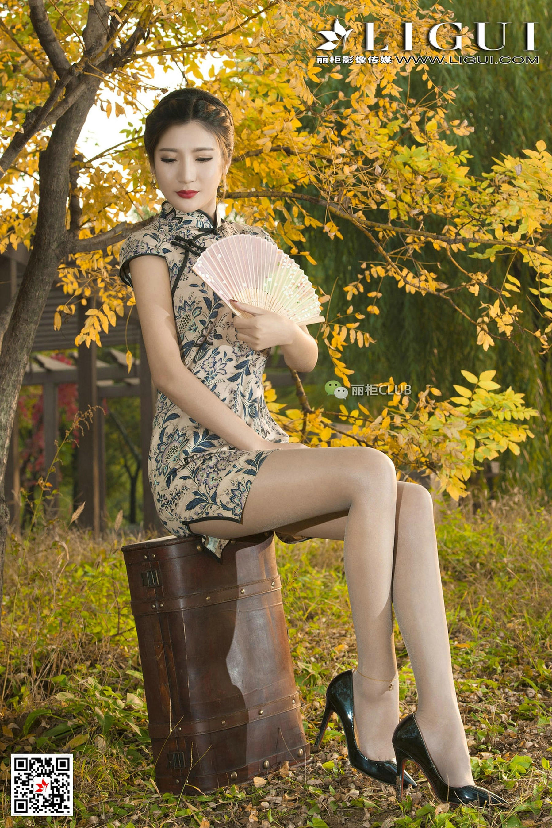 Model 悠悠《黄昏优雅旗袍唯美丝足》 [丽柜Ligui]