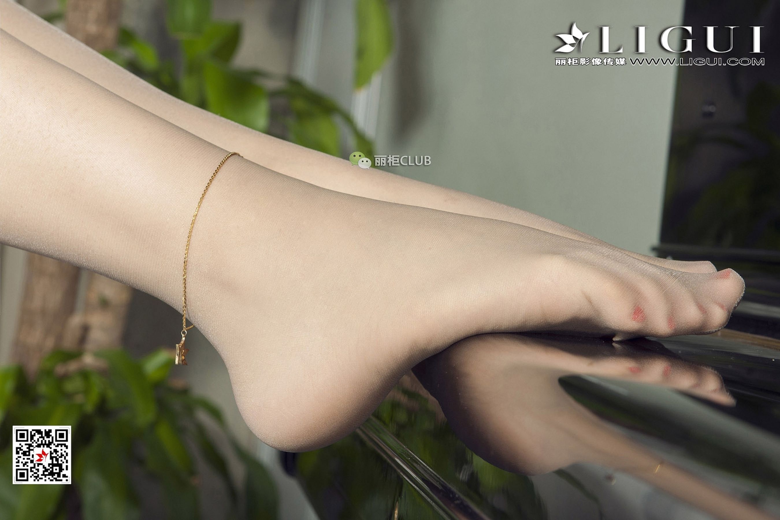 Model 刘镗《办公室肉丝袜美腿丝足》 [丽柜Ligui]