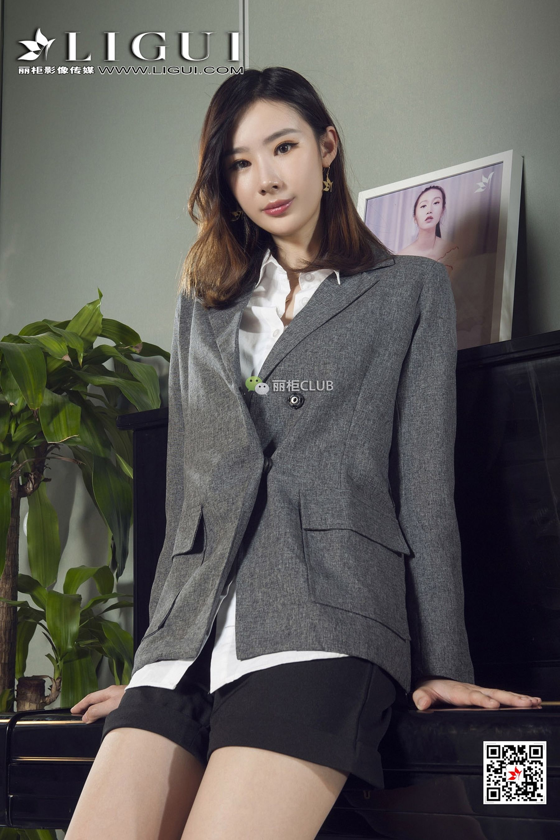 Model 刘镗《办公室肉丝袜美腿丝足》 [丽柜Ligui]