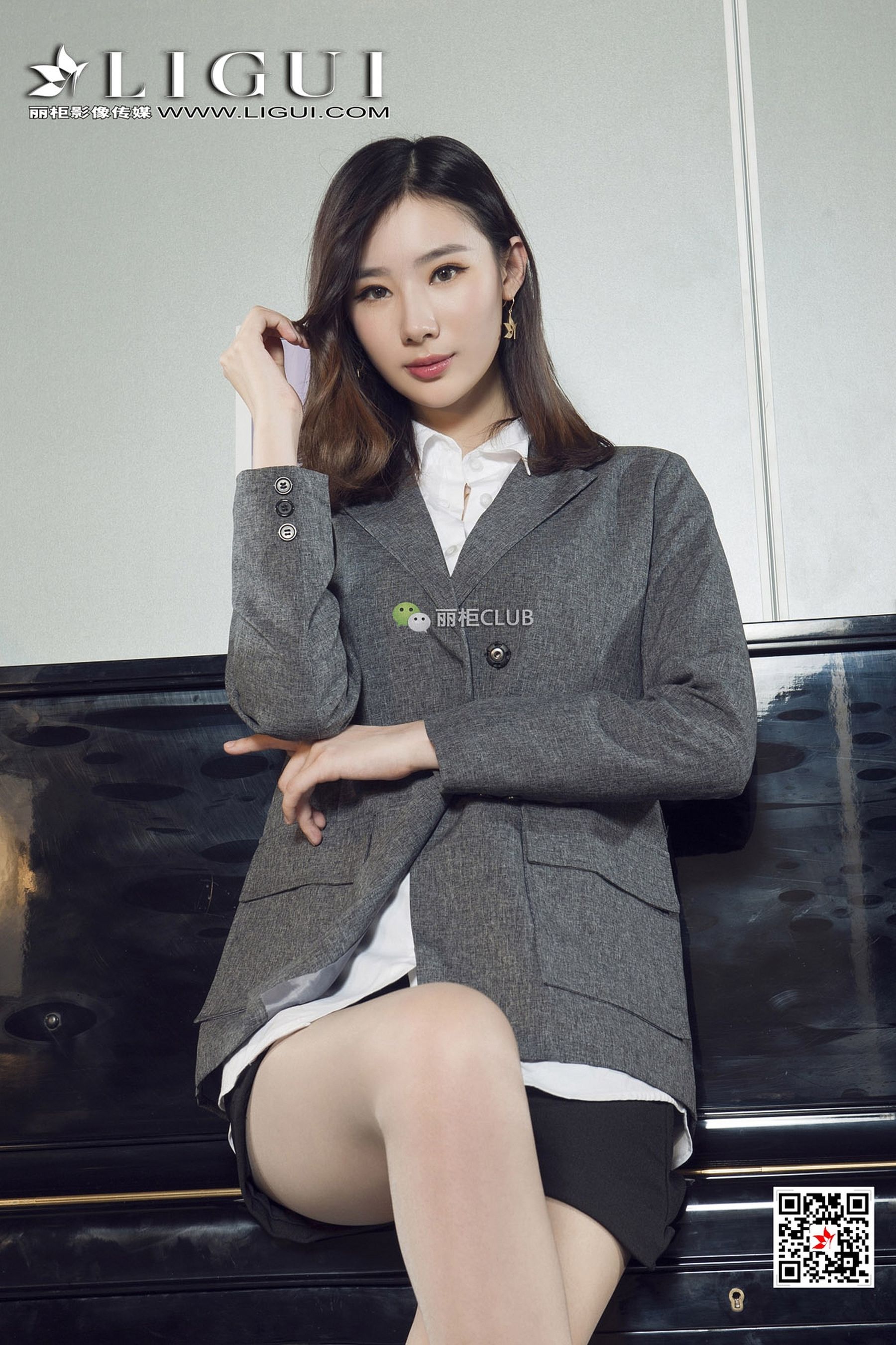 Model 刘镗《办公室肉丝袜美腿丝足》 [丽柜Ligui]