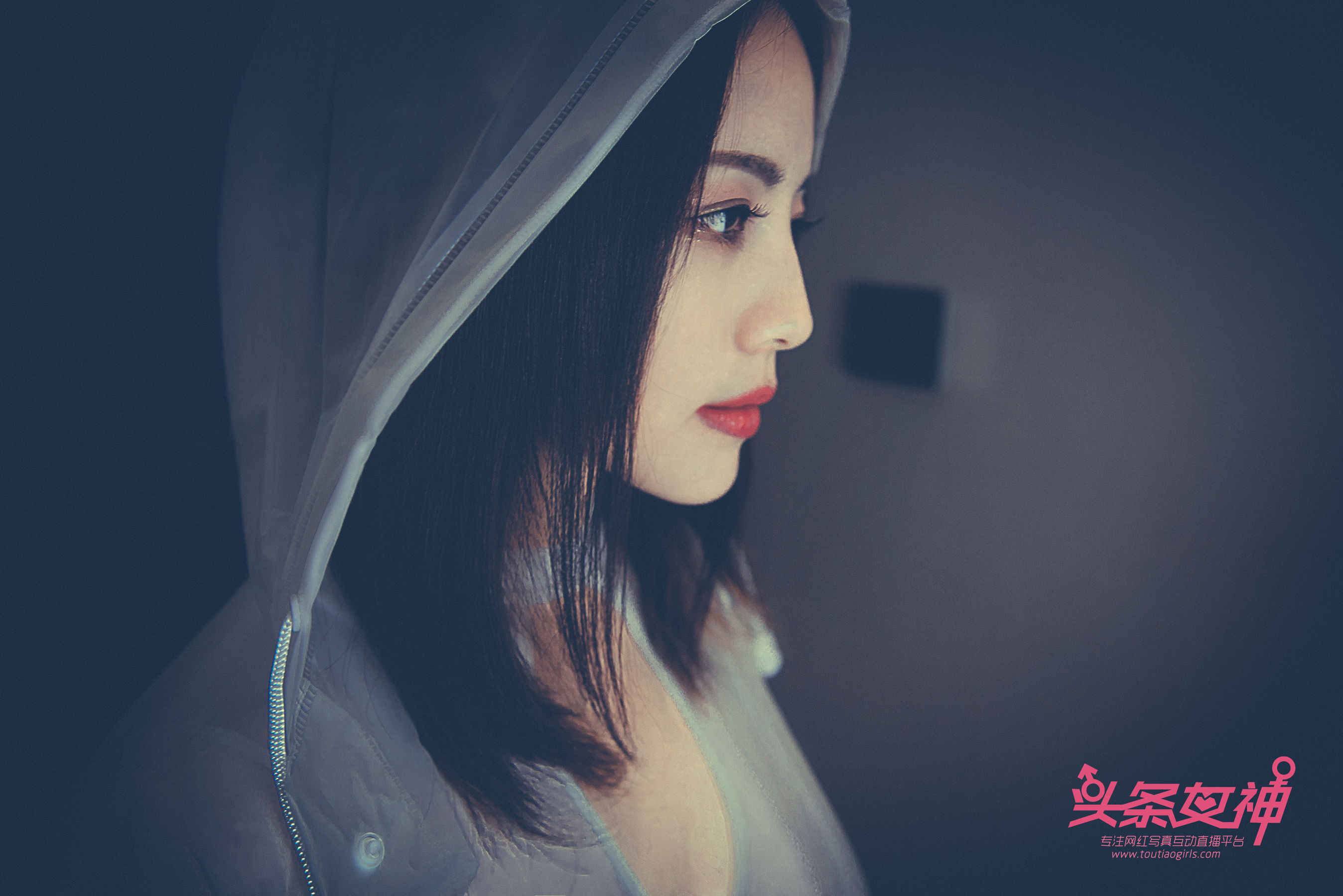 迪爱儿《雨衣修水》 [头条女神Toutiaogirls]