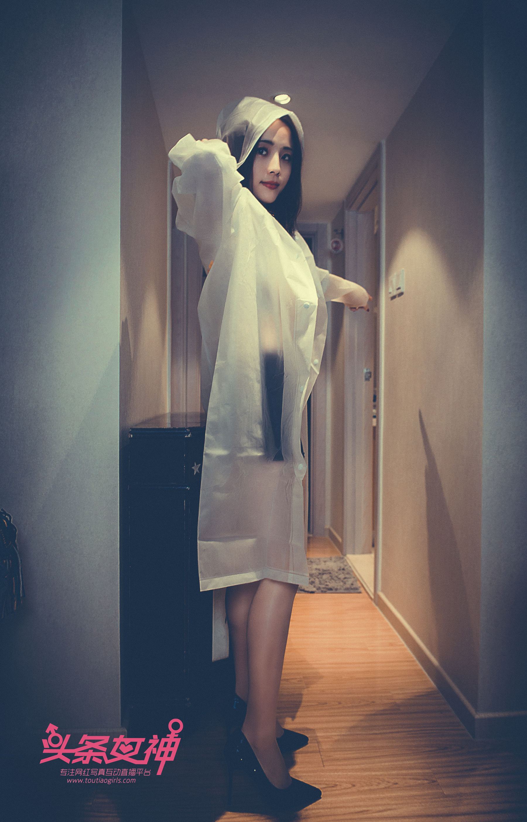 迪爱儿《雨衣修水》 [头条女神Toutiaogirls]