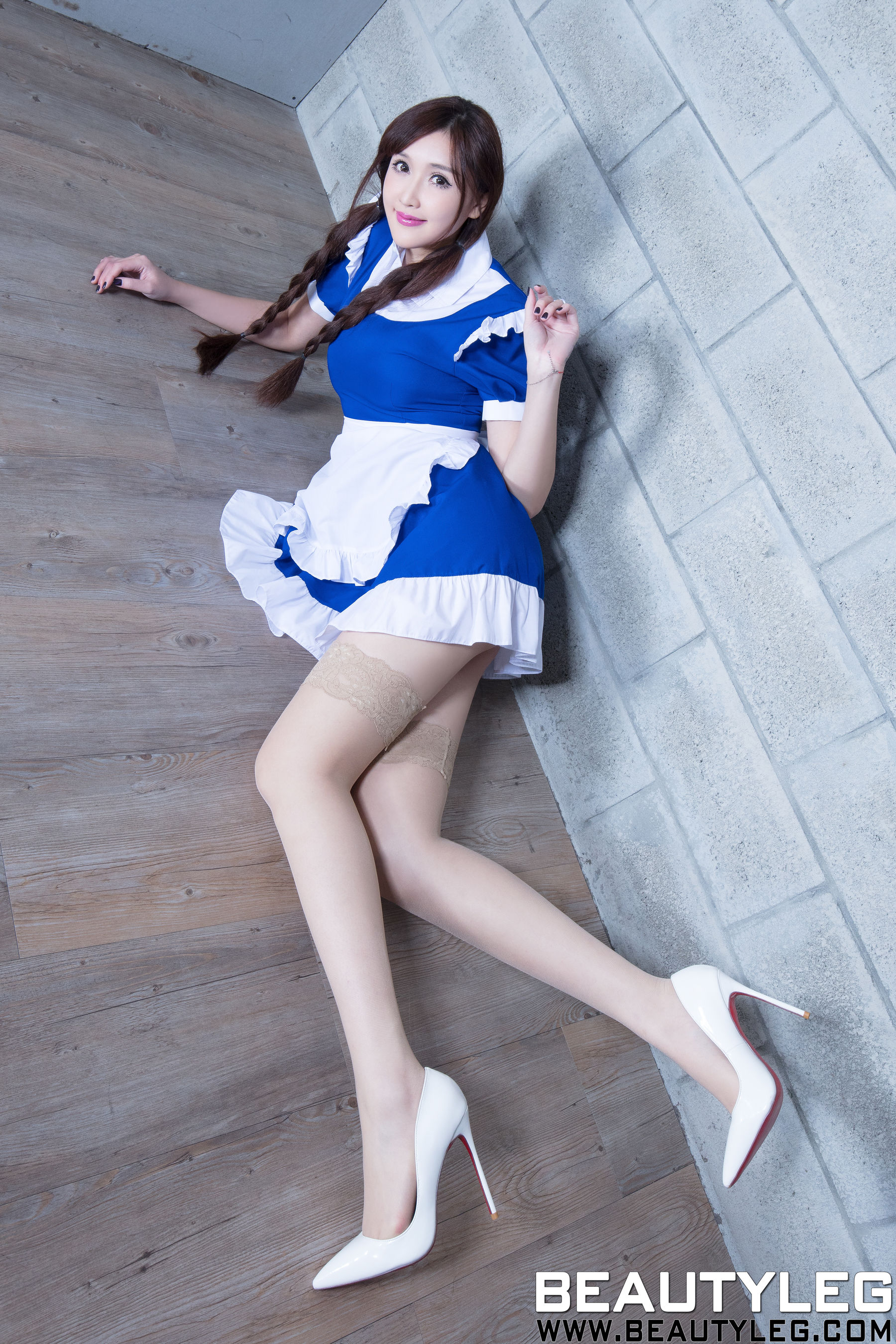 任育萱Vanessa《肉丝袜美腿+无丝美腿》 [Beautyleg] No.1609