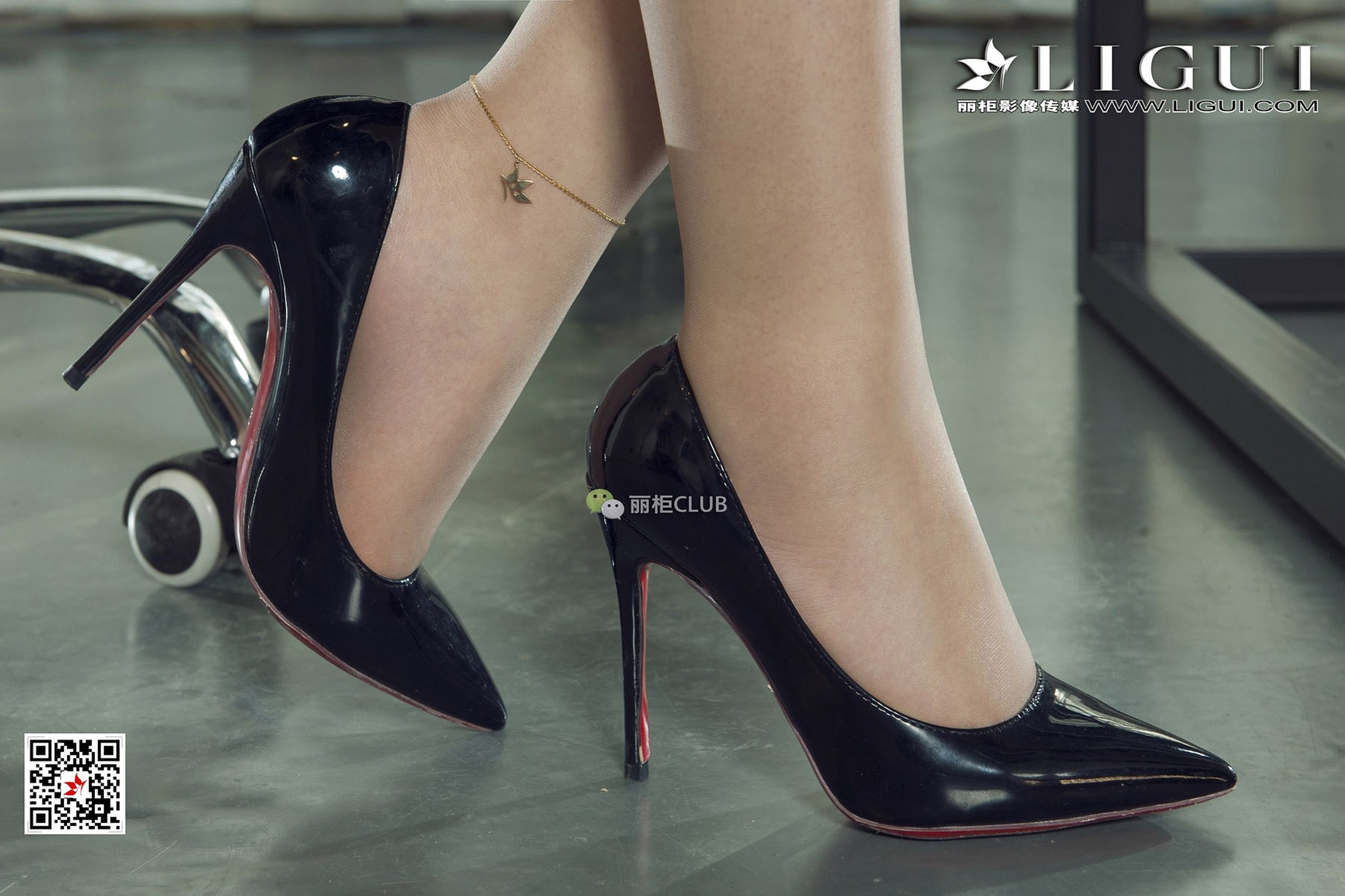 Model 腿模桐桐《办公室OL肉丝》 [丽柜Ligui]