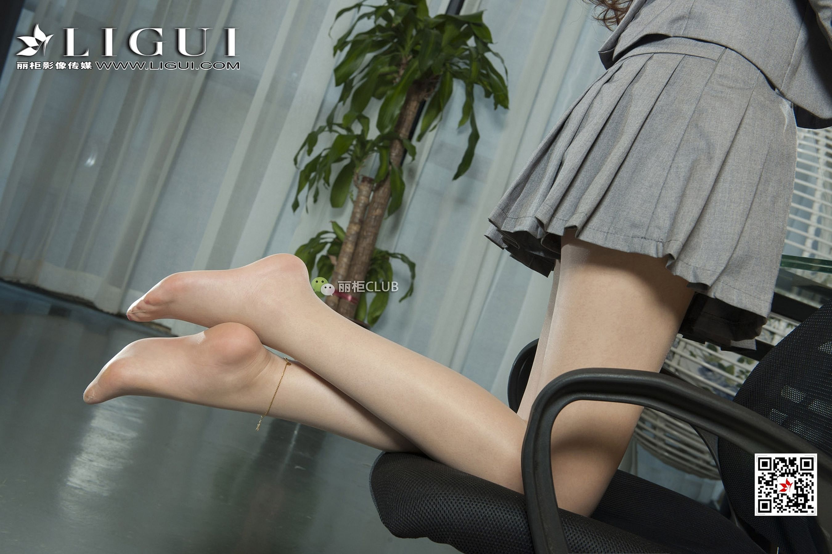 Model 腿模桐桐《办公室OL肉丝》 [丽柜Ligui]