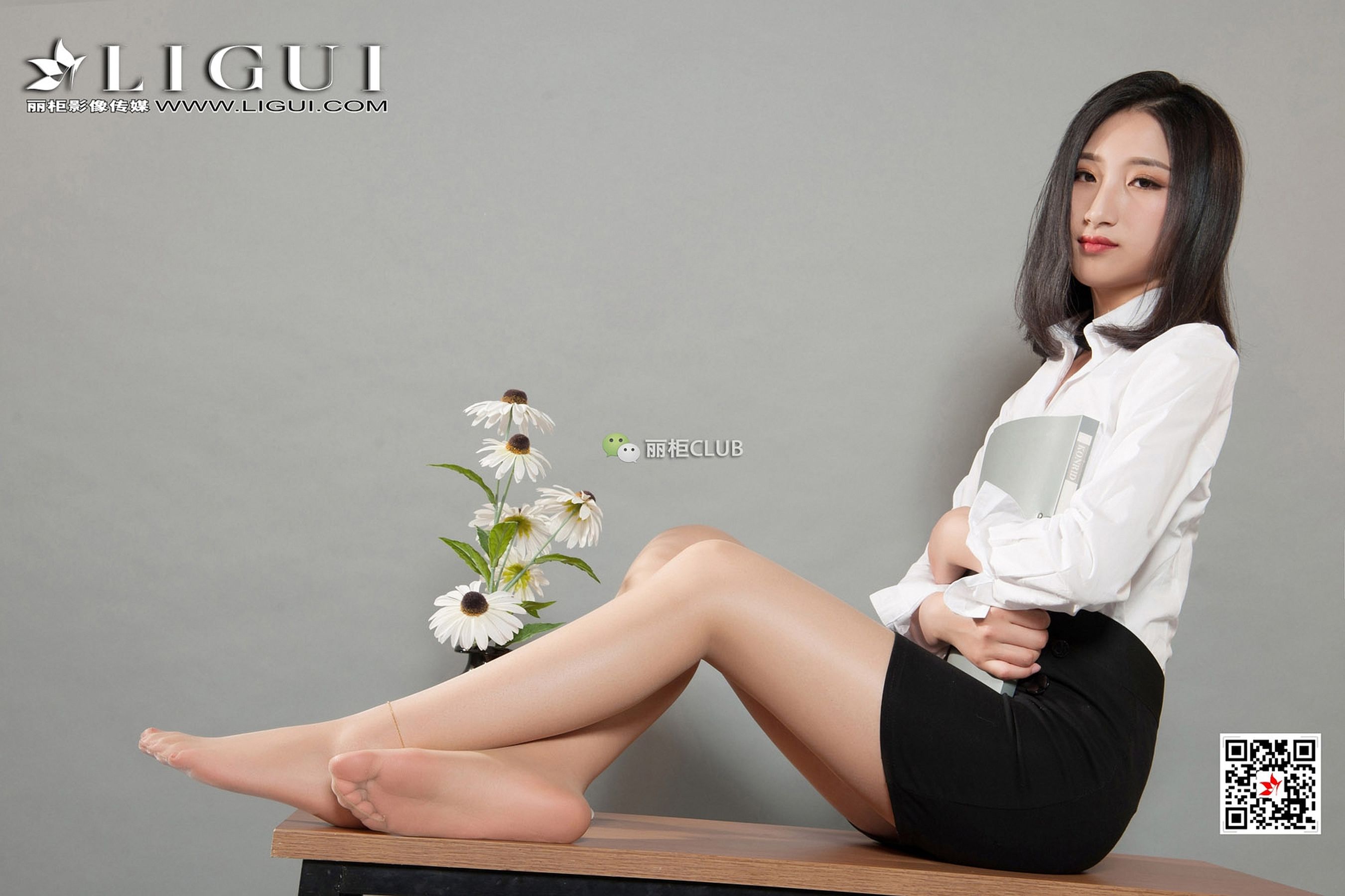 Model 腿模阮阮《肉丝OL丝足》 [丽柜Ligui]