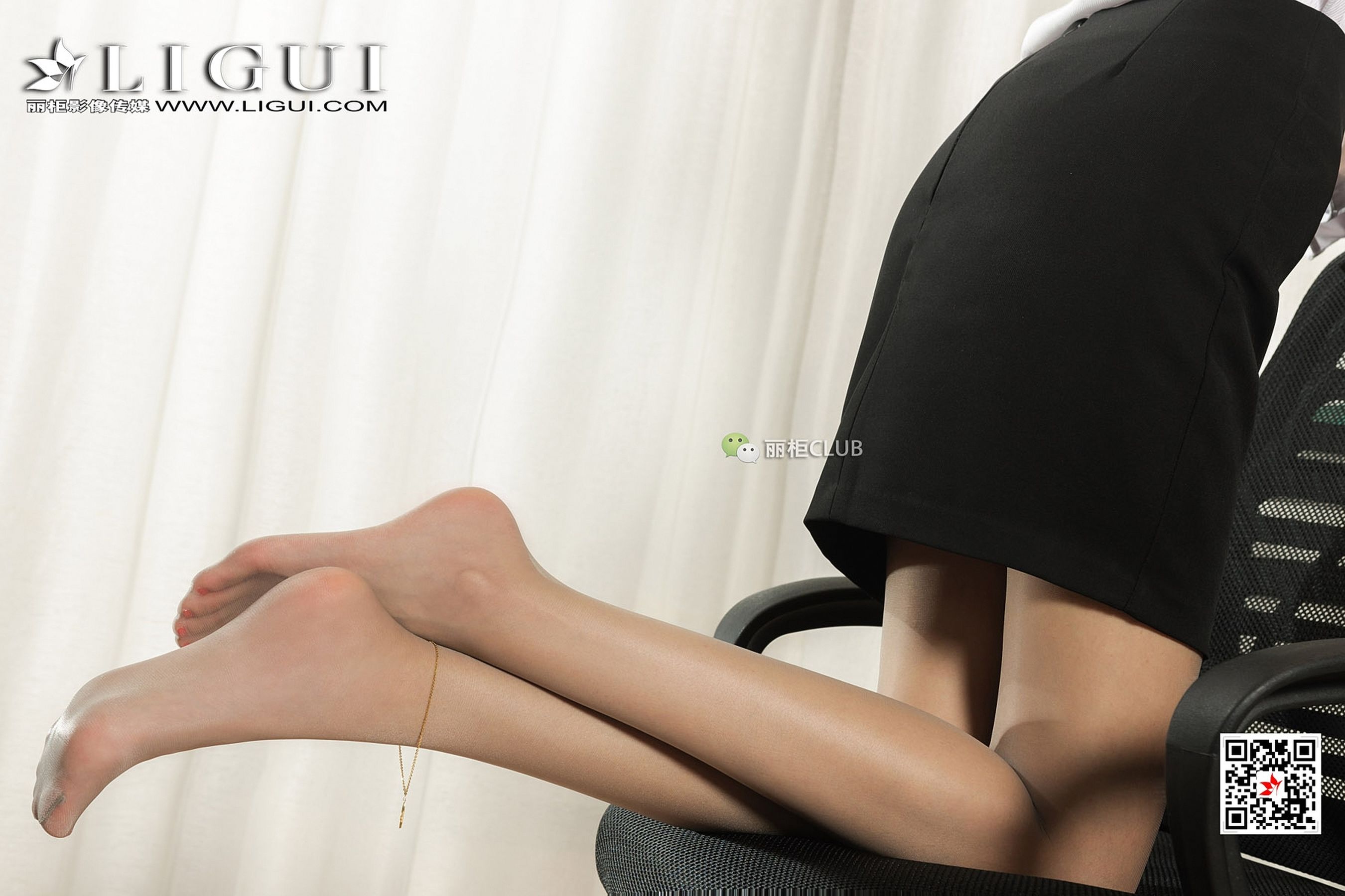 腿模点点《眼镜OL肉丝袜》 [丽柜Ligui]