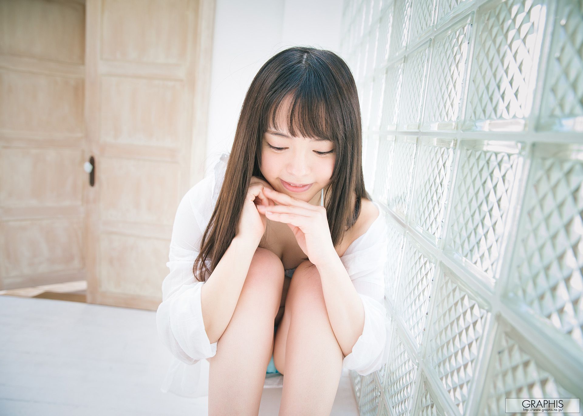 Yuna Ogura 小倉由菜 [Graphis] Gravure 初脱ぎ娘