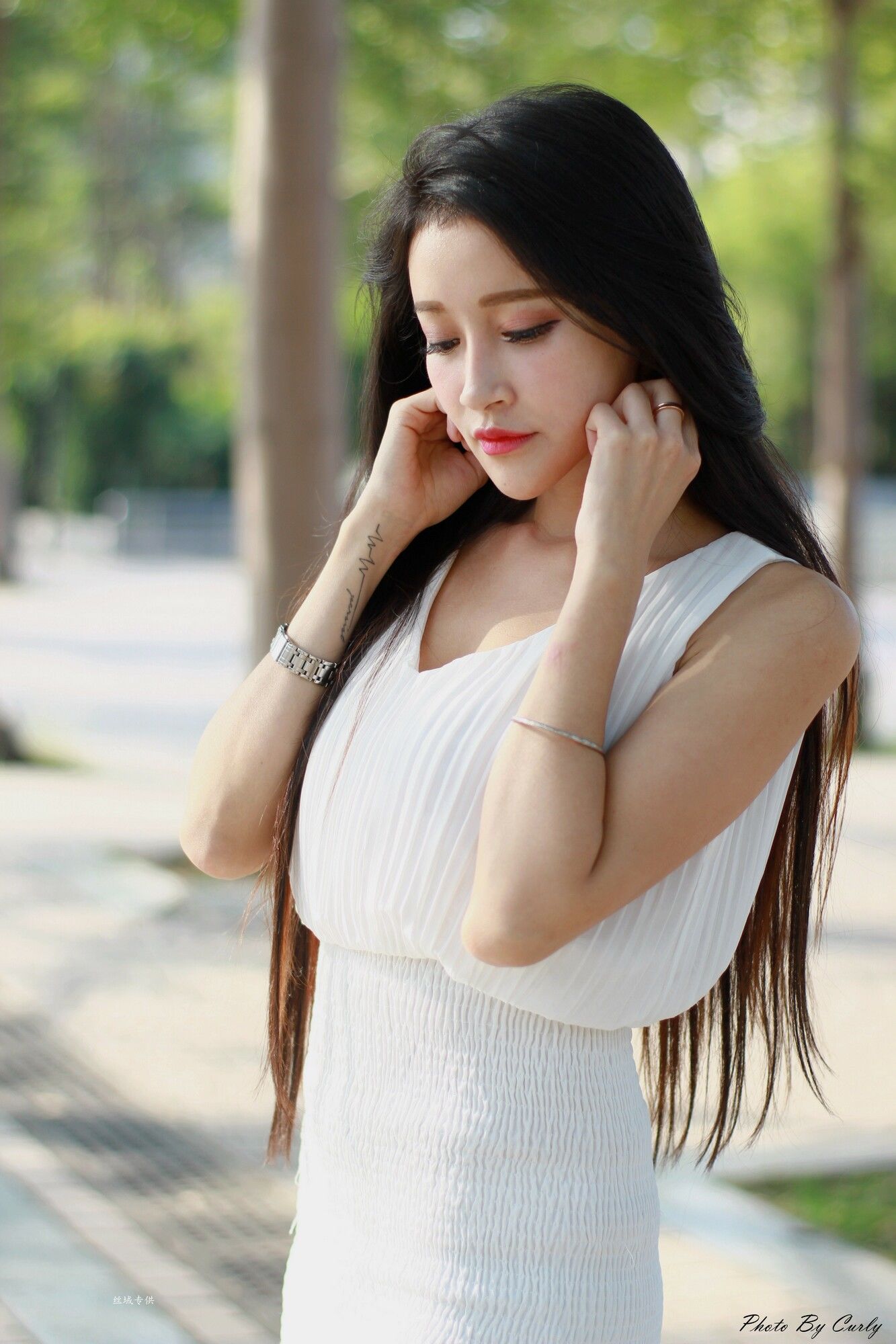 [台湾正妹] 詹艾葳Avril《高雄美術館》