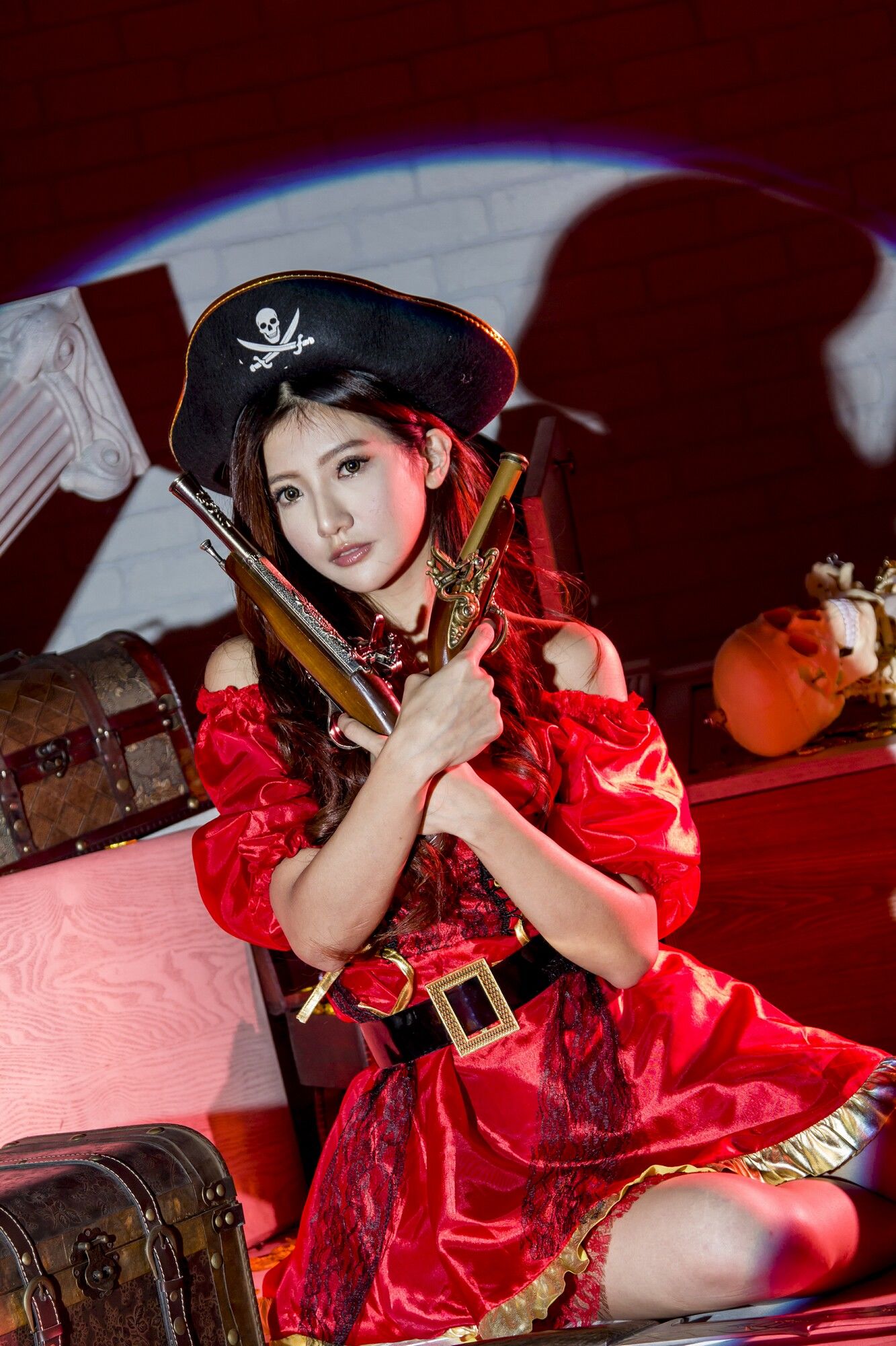 [台湾正妹] 薇安Vivian 琴棚軍警&海盜風棚拍