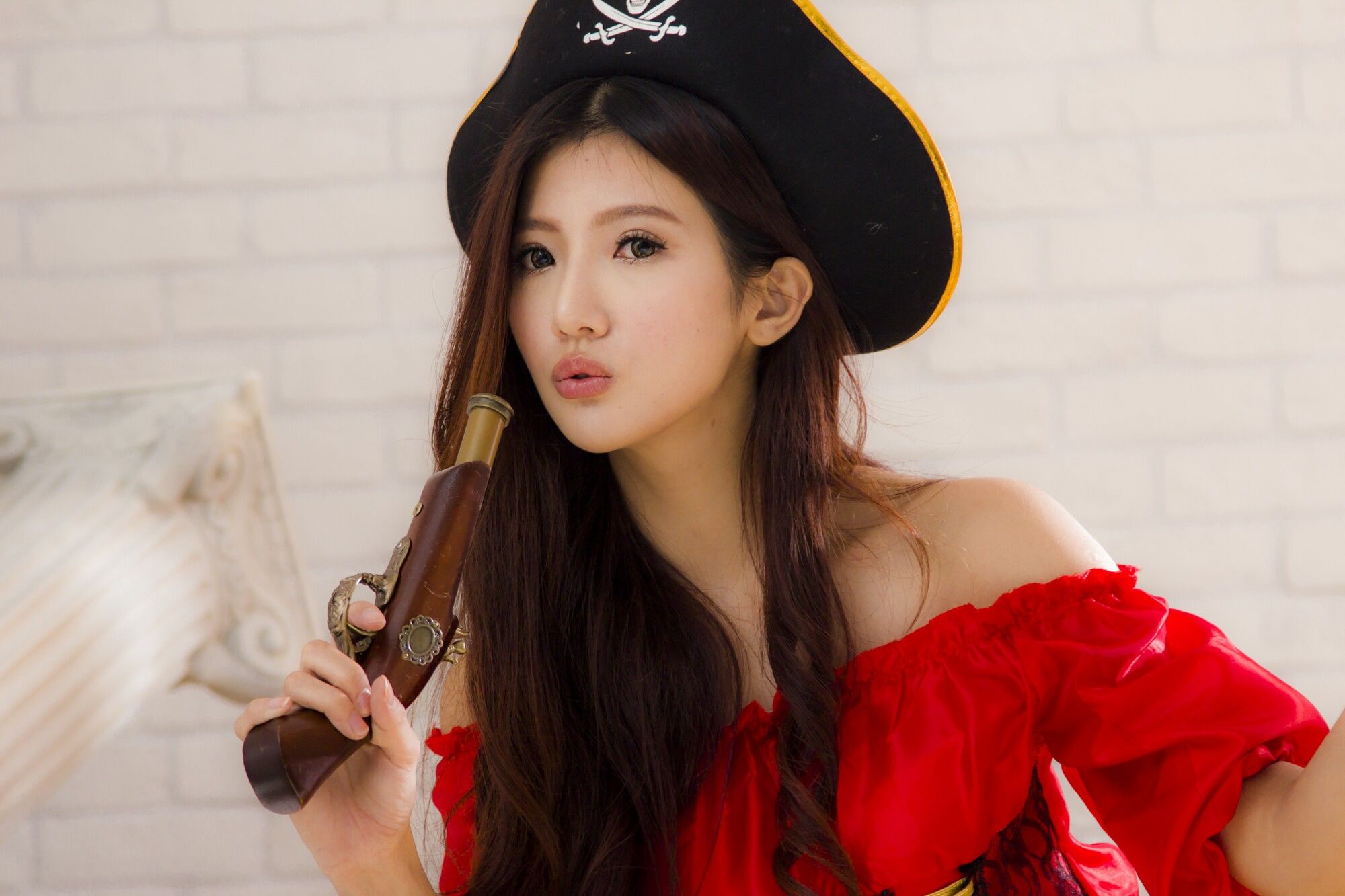 [台湾正妹] 薇安Vivian 琴棚軍警&海盜風棚拍