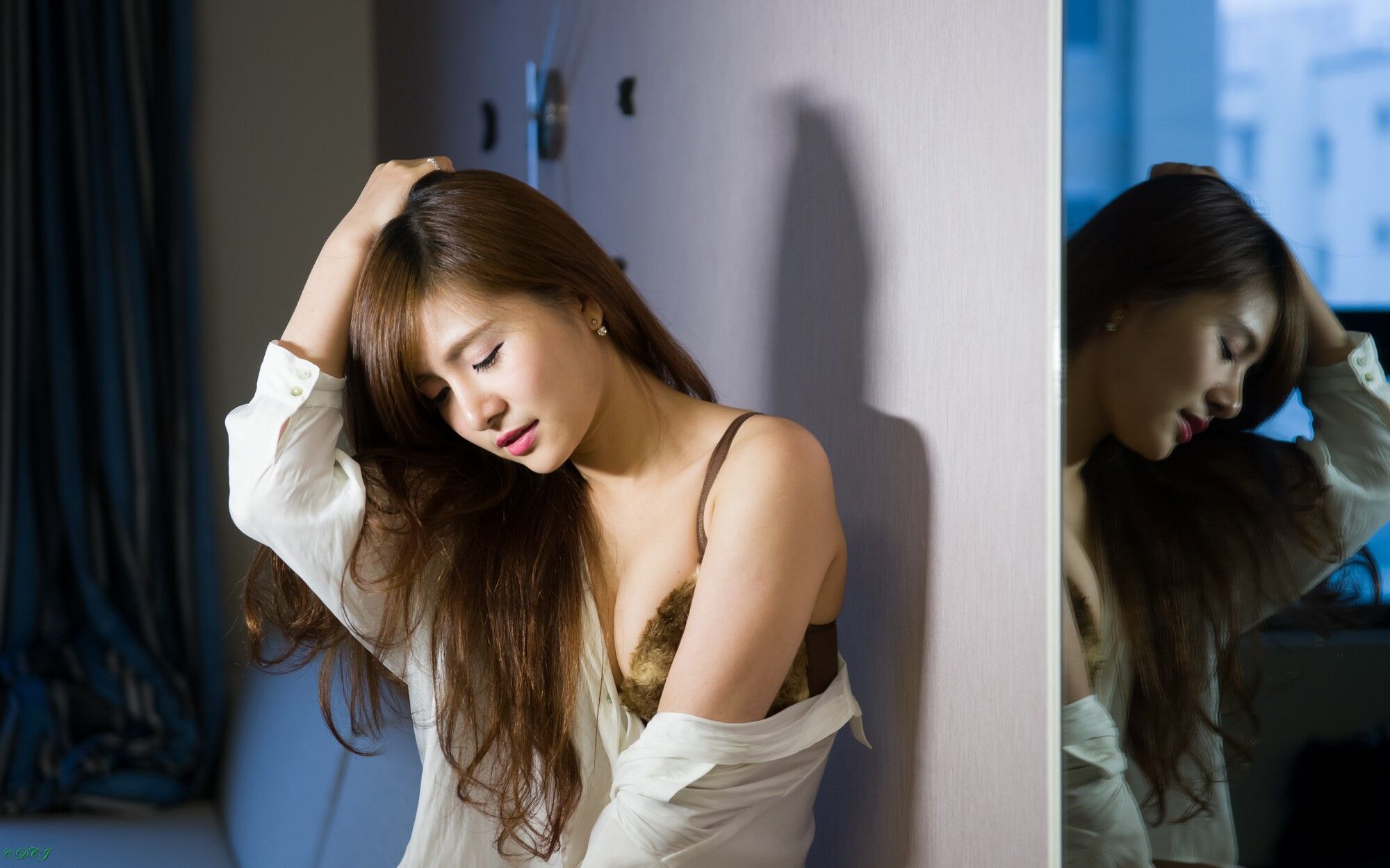 [台湾正妹] 邱艾比Abbie 黑丝OL内衣赏