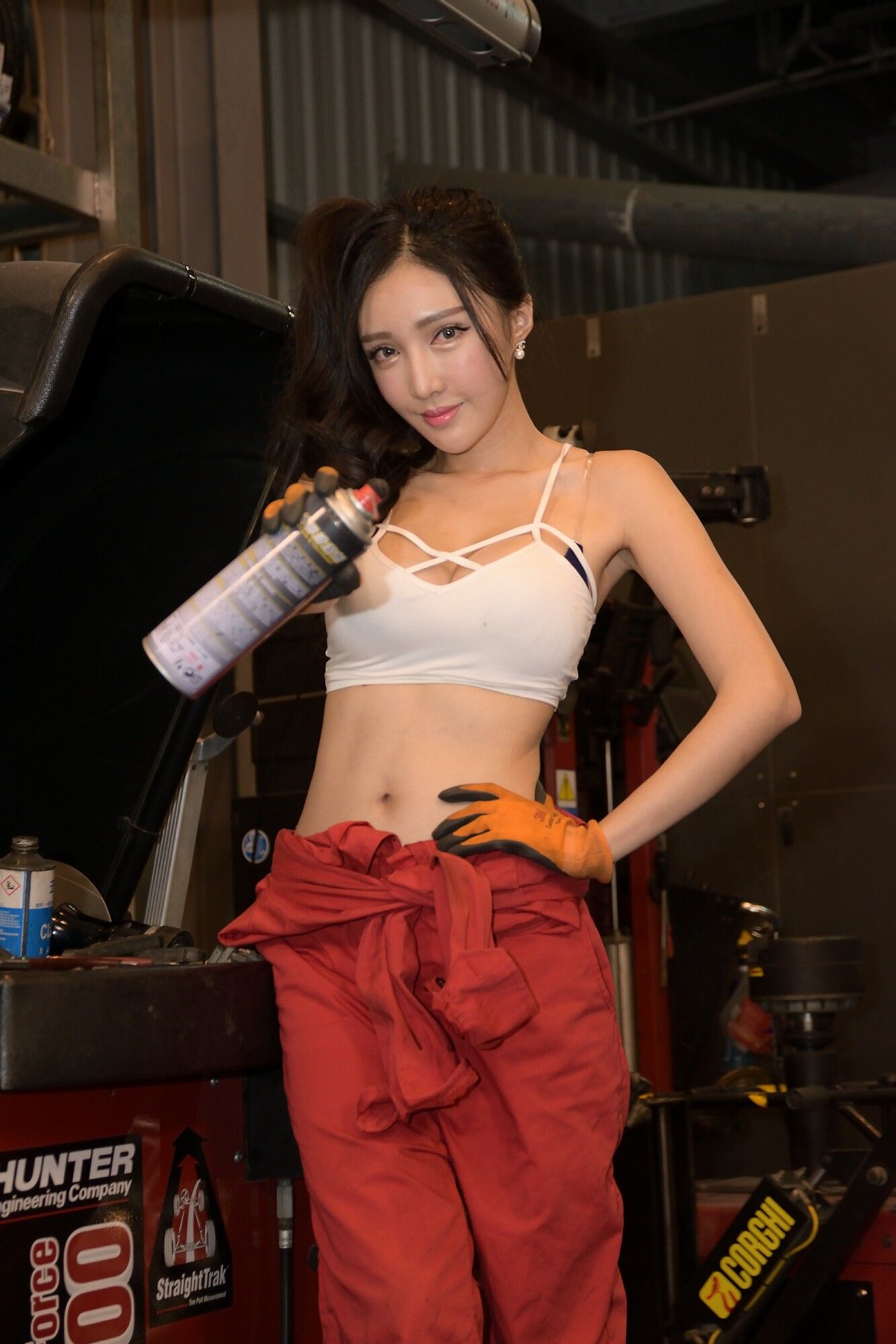 [台湾正妹] 赵芸Syuan《美颜的汽车修理工》