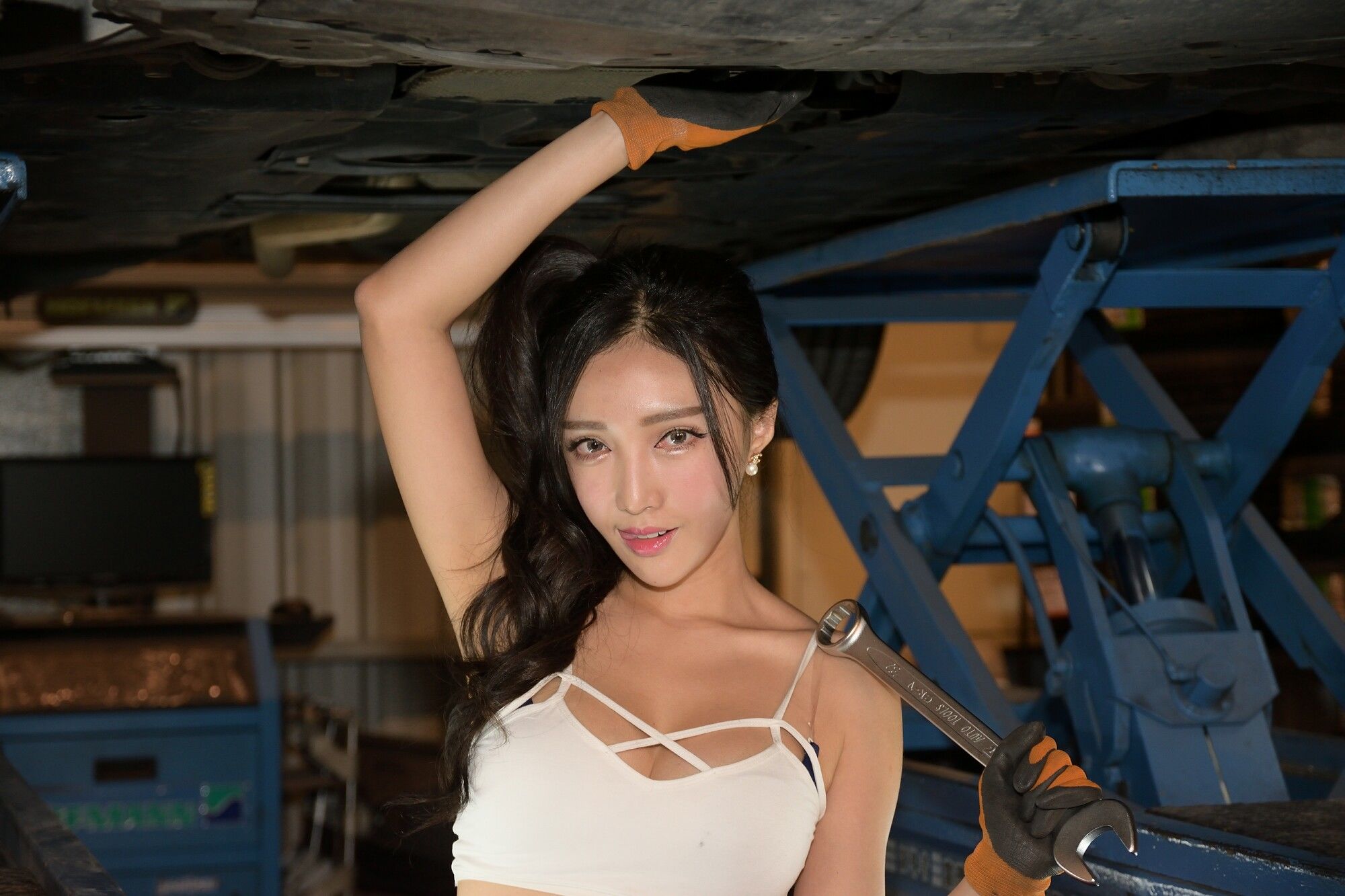 [台湾正妹] 赵芸Syuan《美颜的汽车修理工》