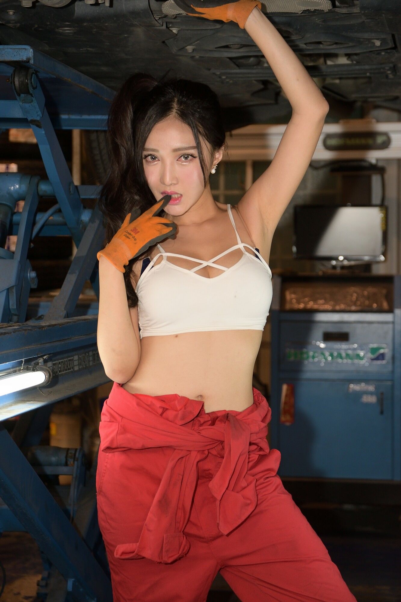 [台湾正妹] 赵芸Syuan《美颜的汽车修理工》