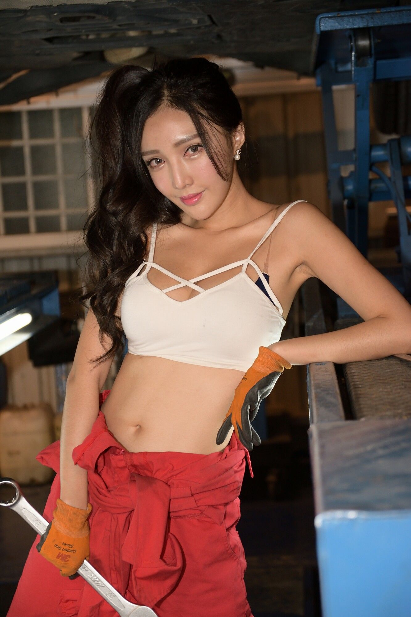 [台湾正妹] 赵芸Syuan《美颜的汽车修理工》