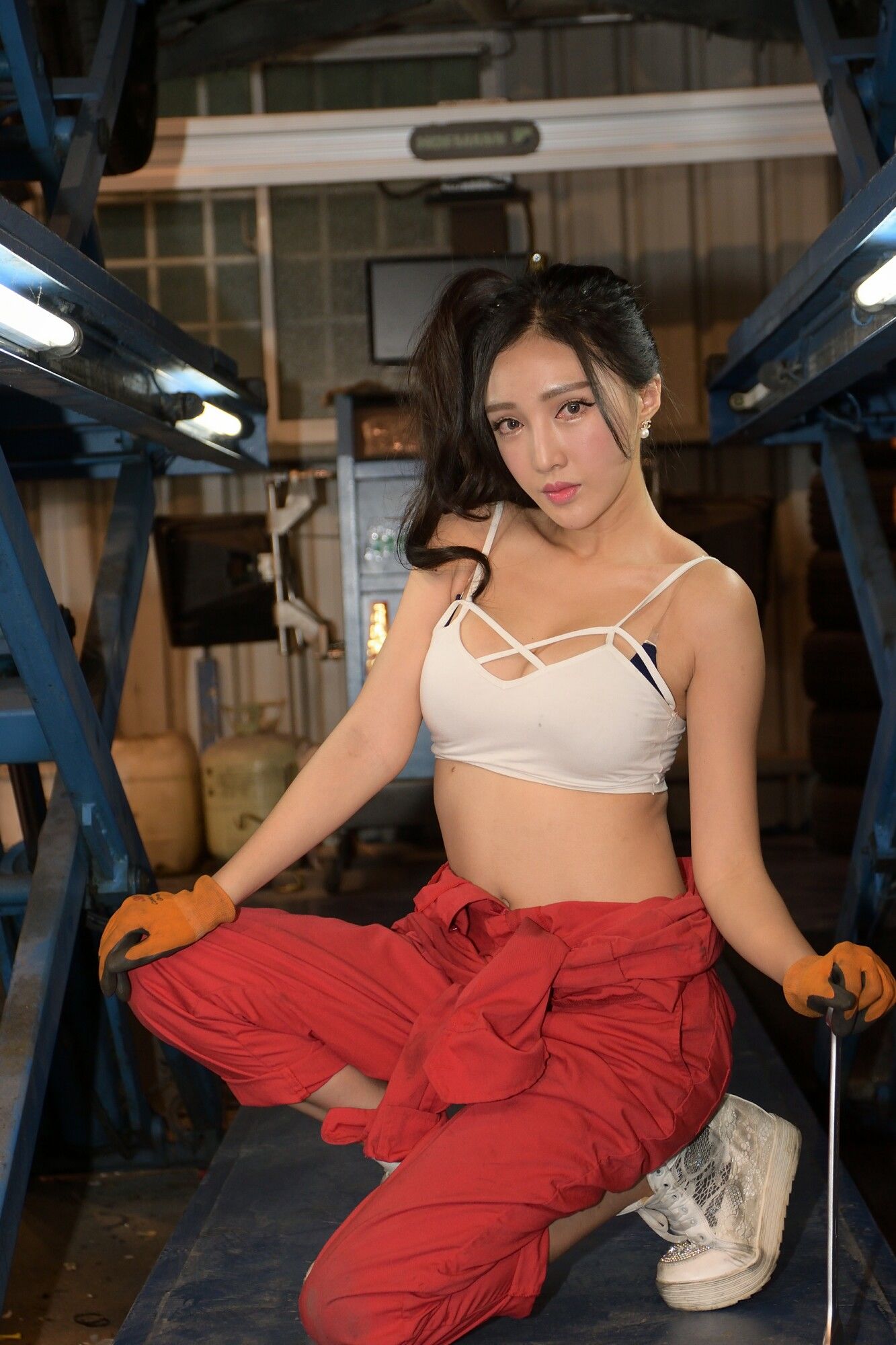 [台湾正妹] 赵芸Syuan《美颜的汽车修理工》