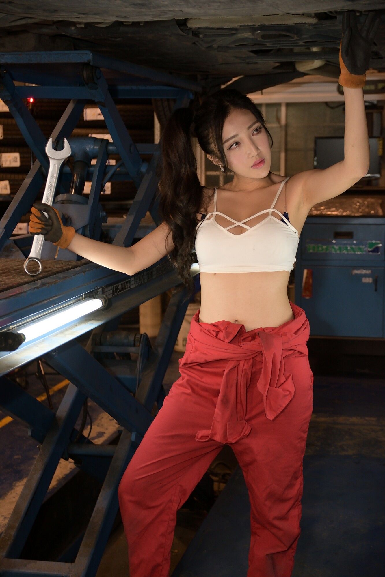 [台湾正妹] 赵芸Syuan《美颜的汽车修理工》