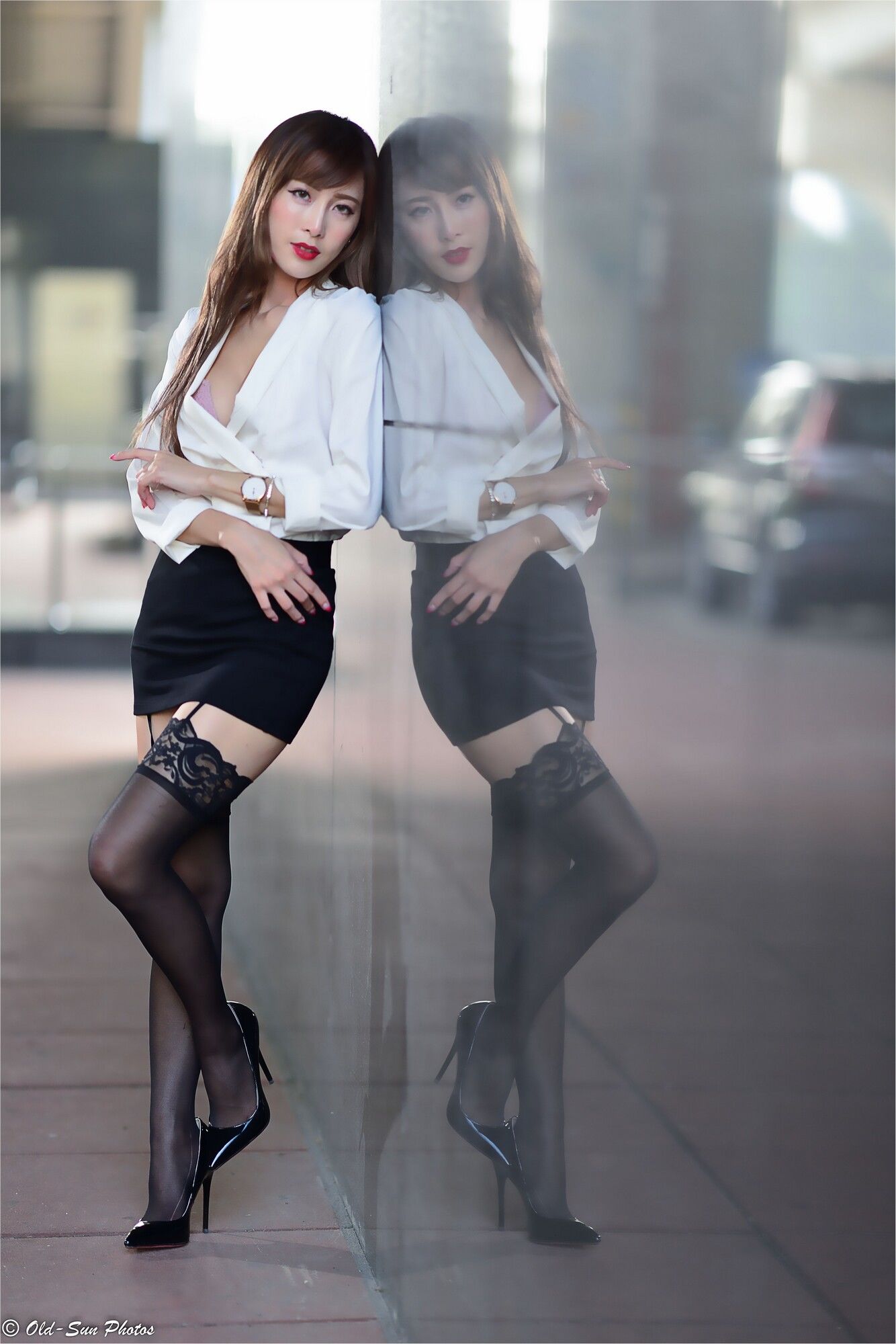 [台湾网红美女] 黄艾比Abbie《油廠國小OL外拍》