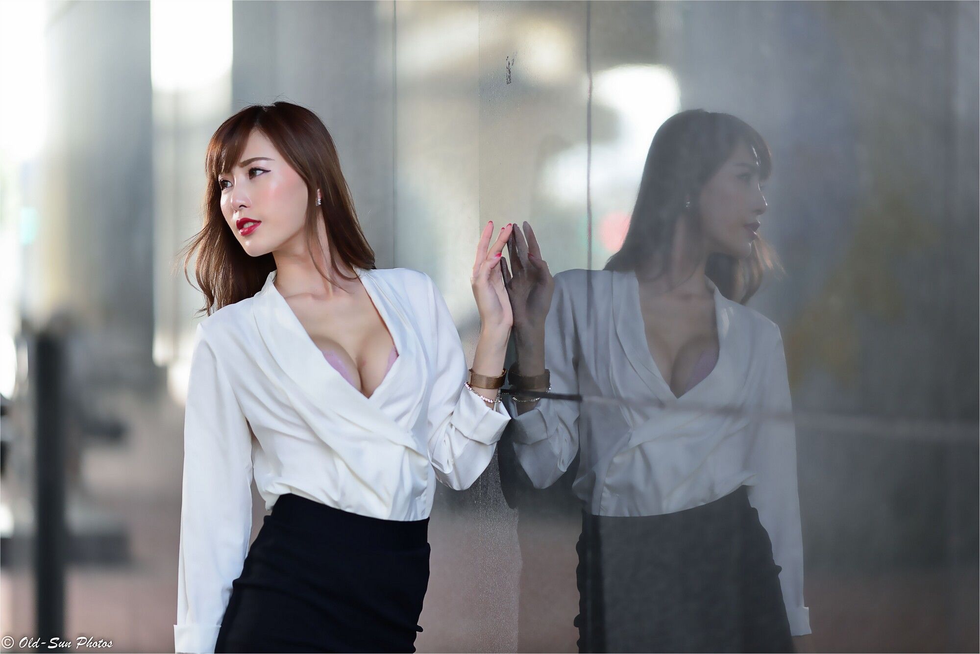 [台湾网红美女] 黄艾比Abbie《油廠國小OL外拍》