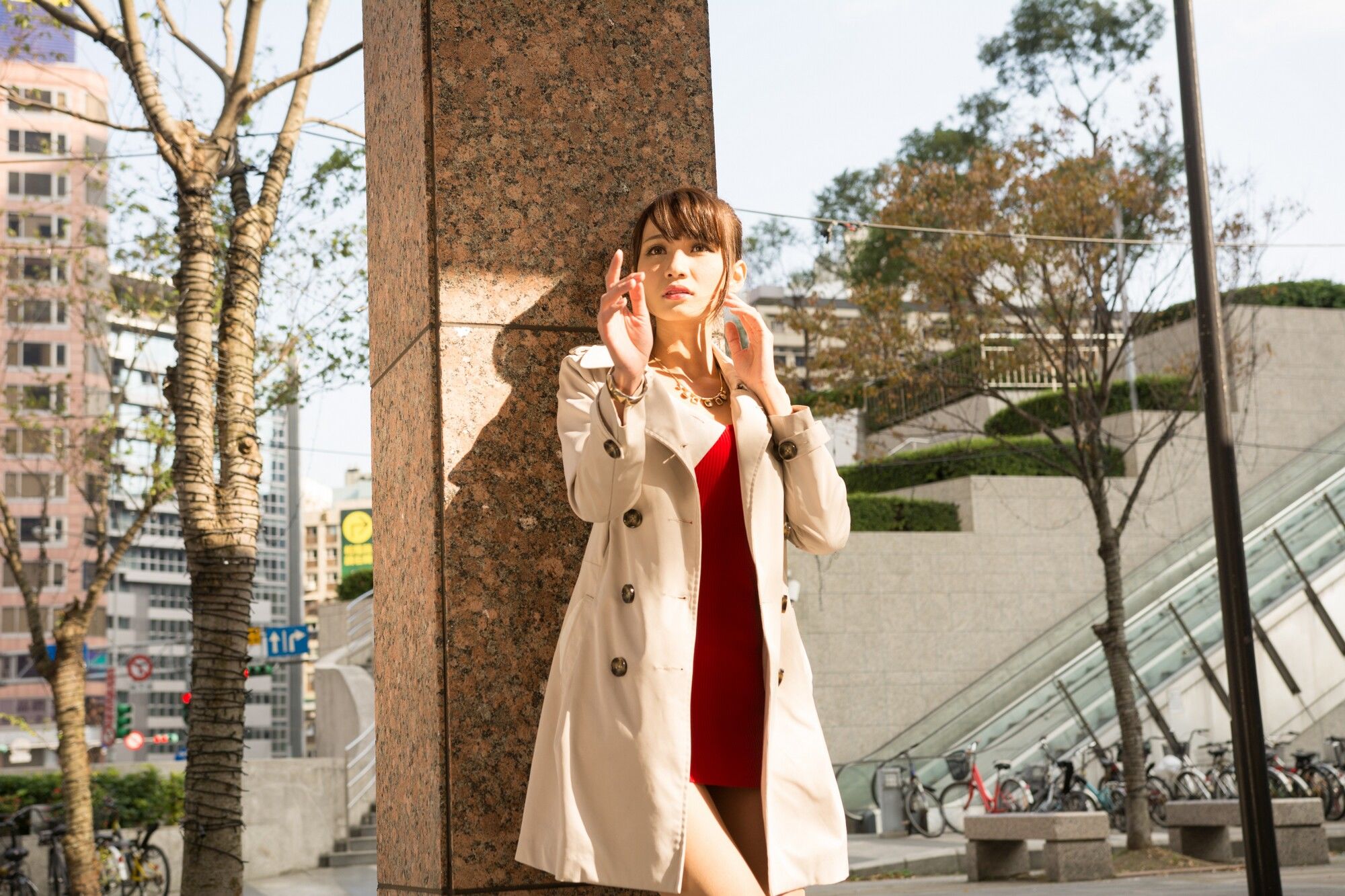 [台湾正妹] 蔡译心Candice《信義區周邊 时尚风衣街拍》