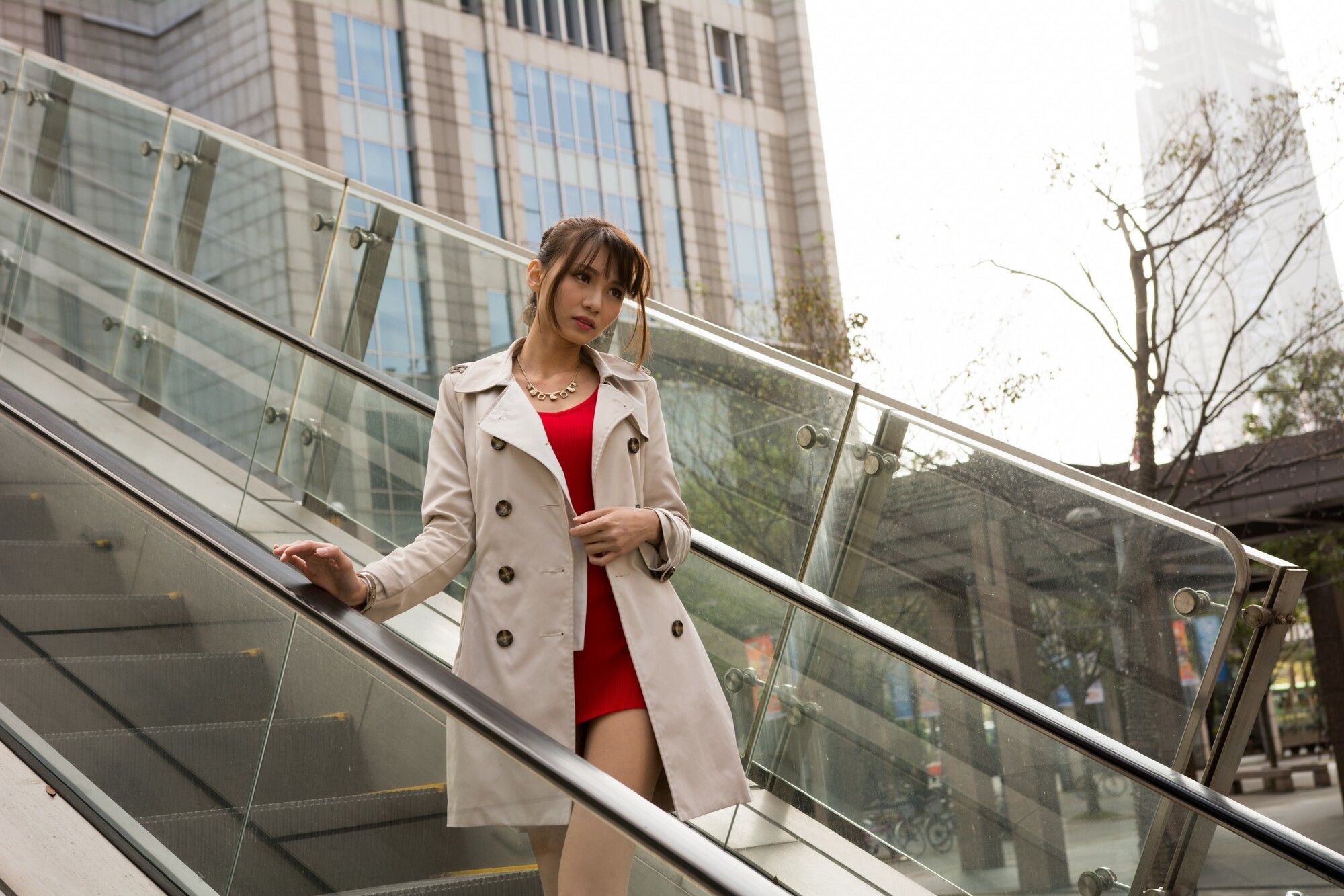 [台湾正妹] 蔡译心Candice《信義區周邊 时尚风衣街拍》