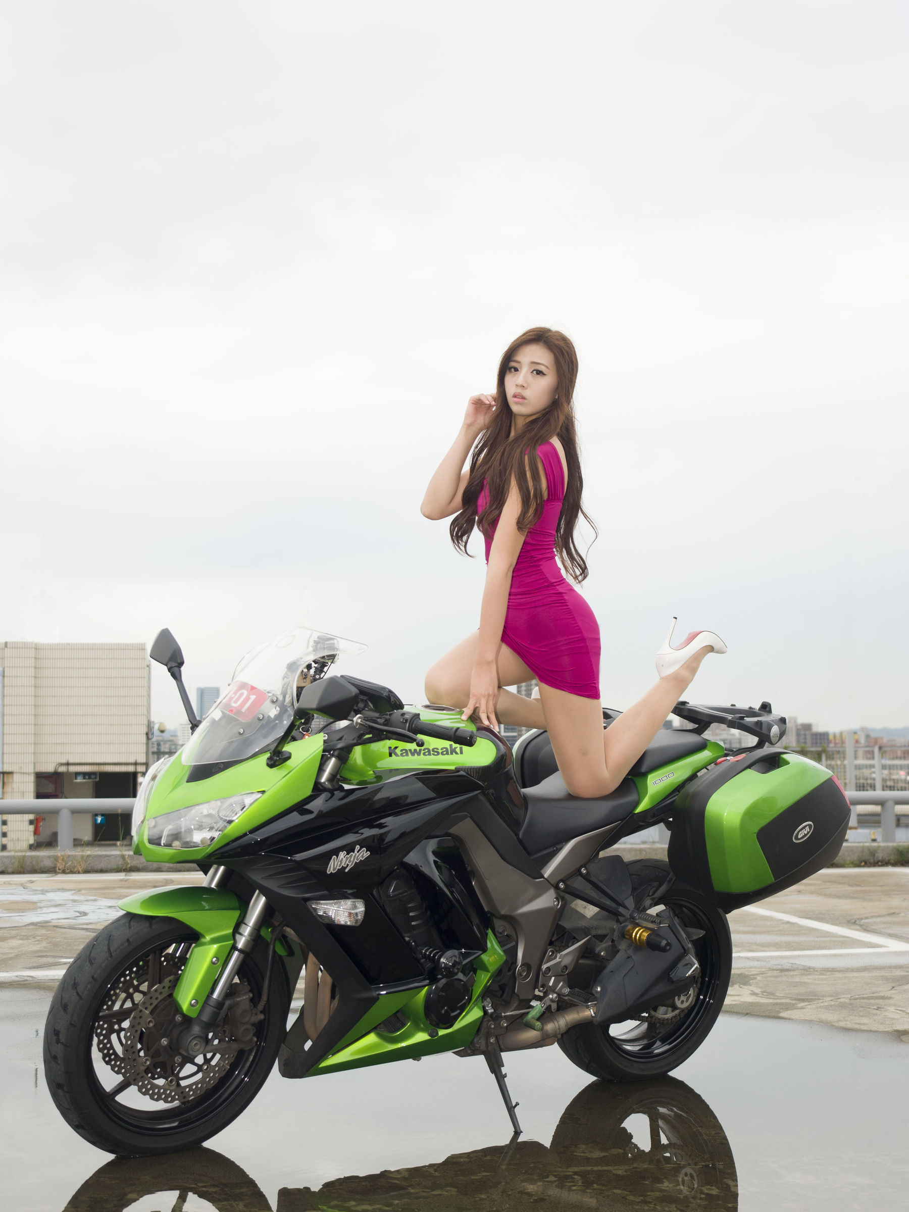 [台湾网红美女] Anna chen 洛陽停車場